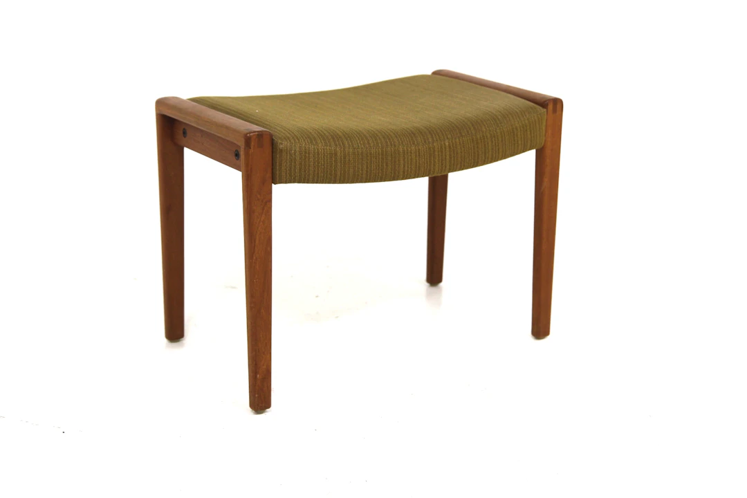 Stool Year: 1960s Origin: Swe. Material: Oak W: 57cm D: 37cm H: 41cm