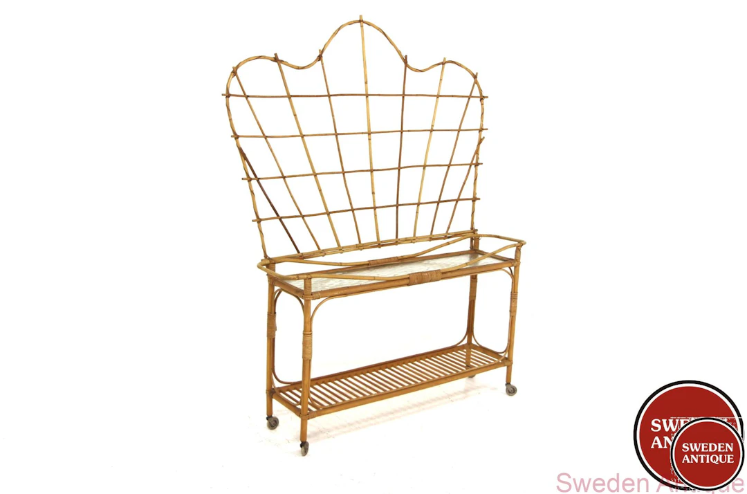 Flower stand Year: 1960s Origin: Swe. Material: Rattan Glass W: 119cm