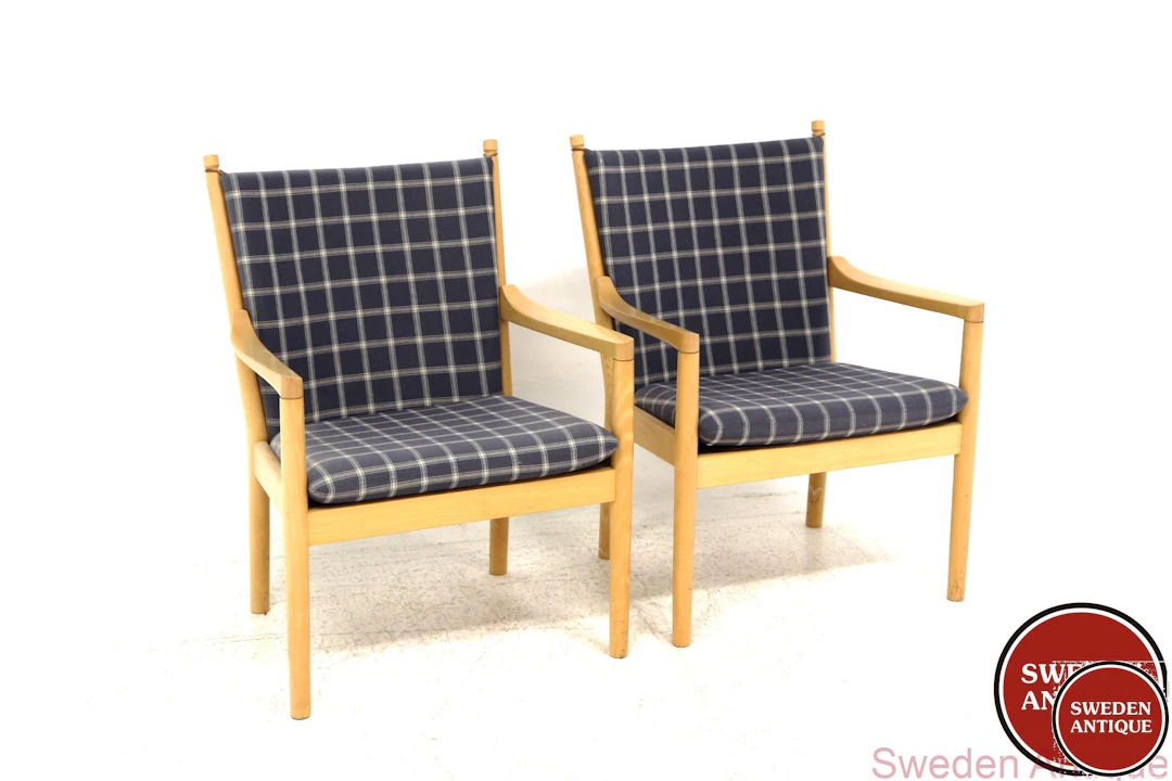 2 Lounge chairs Model 1788 Hans J Wegner for Fritz Hansen 1975 Den. Beech *