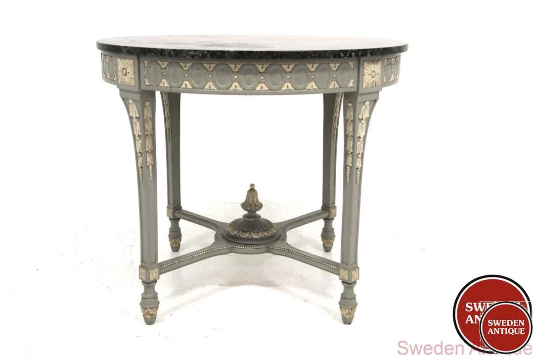 Table Lysberg & Hansen A/S, Bredgade, København Year: 1920s Origin: