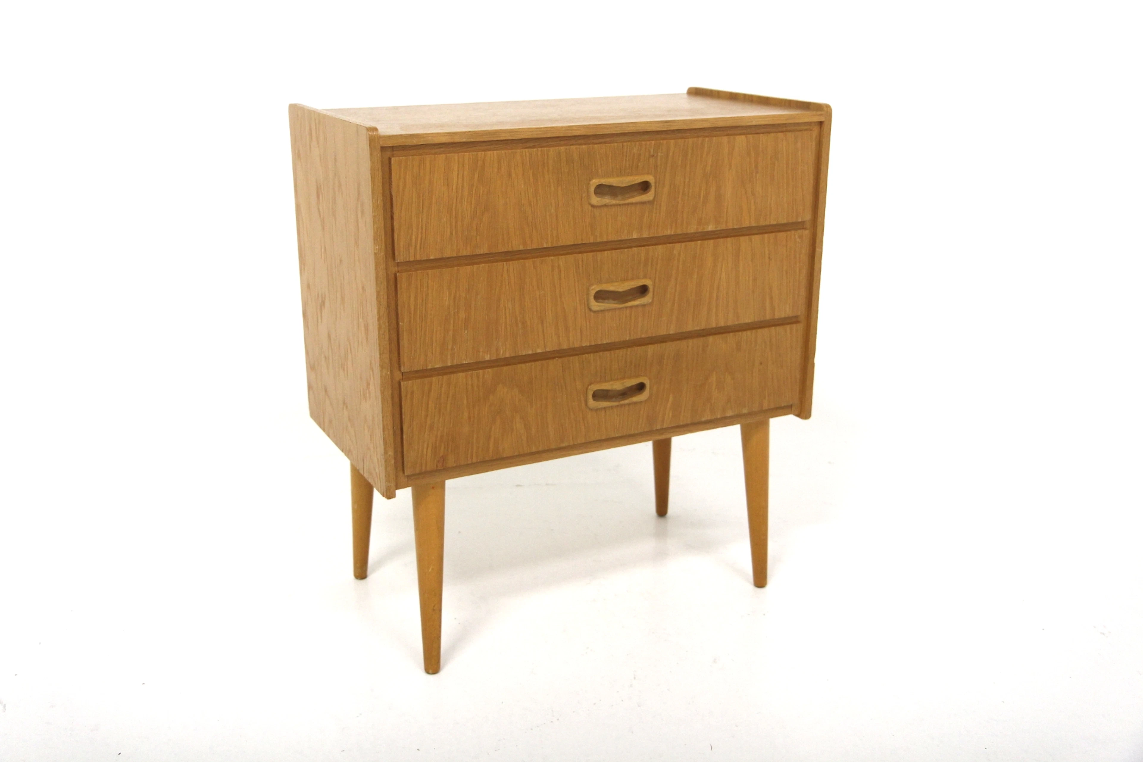 Chest of drawers Year: 1960s Origin: Swe. Material: Oak Beech W: 57cm
