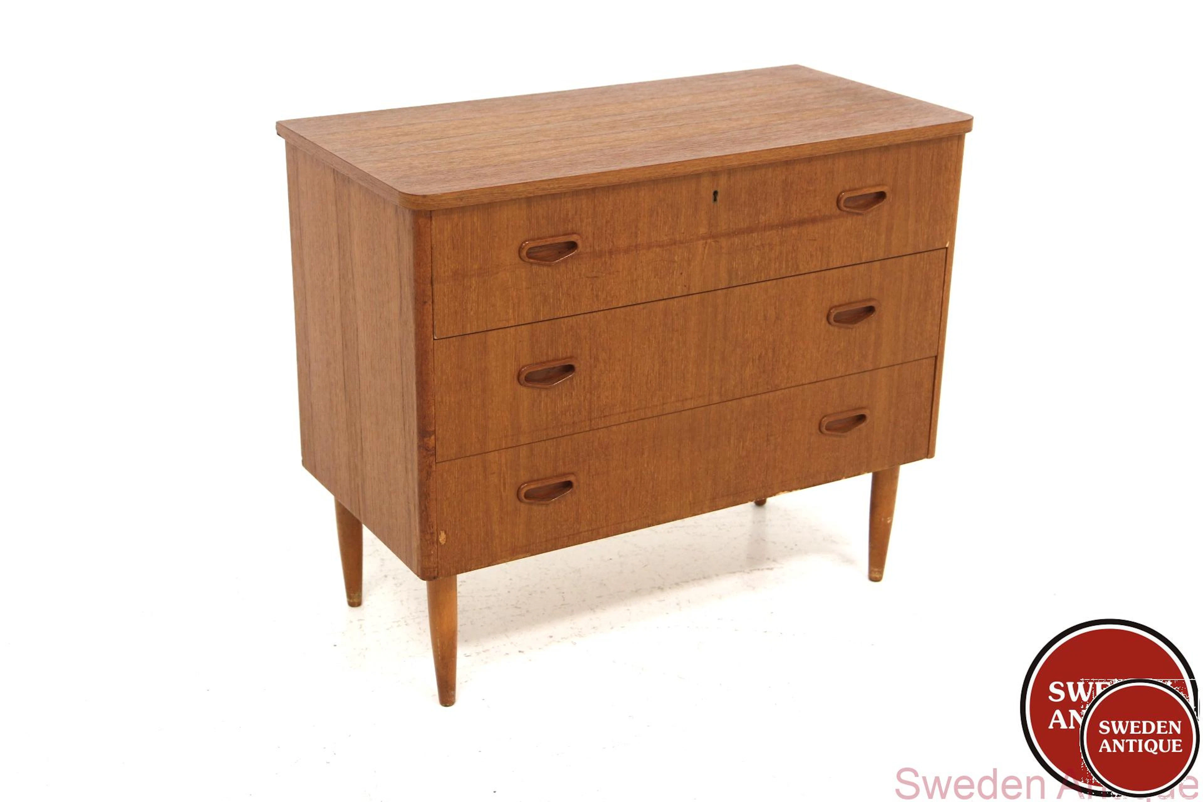 Chest of drawers, 3 drawers Year: 1950s Origin: Swe. Material: Teak