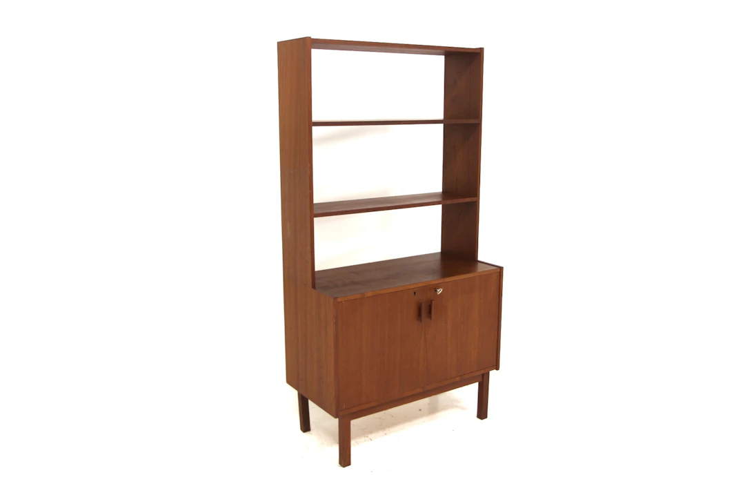 Bookshelf Year: 1960s Origin: Swe. Material: Teak W: 85cm D: 41cm H: 162cm