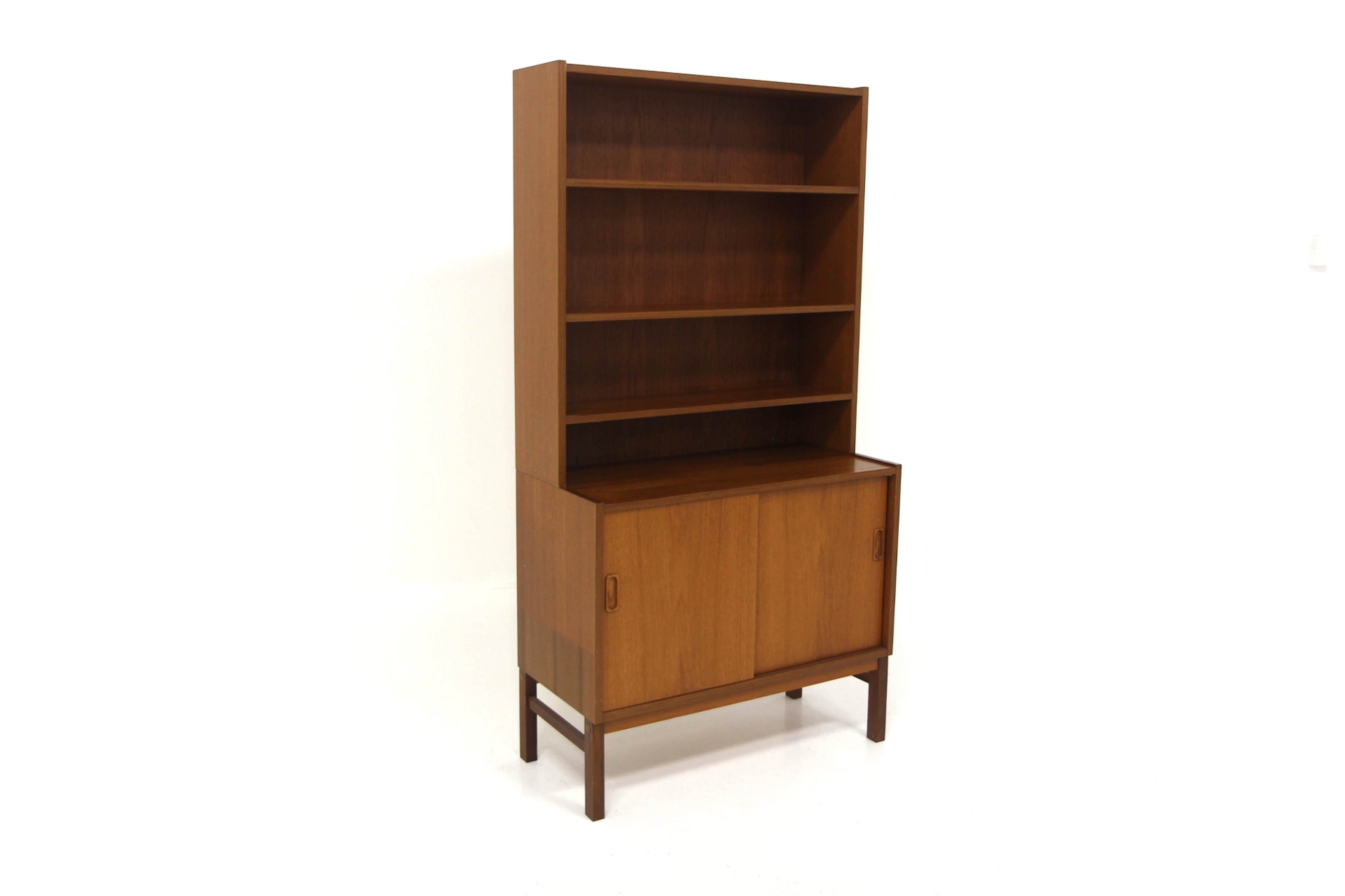 Bookshelf Year: 1960s Origin: Swe. Material: Teak W: 85cm D: 40cm H: 163cm