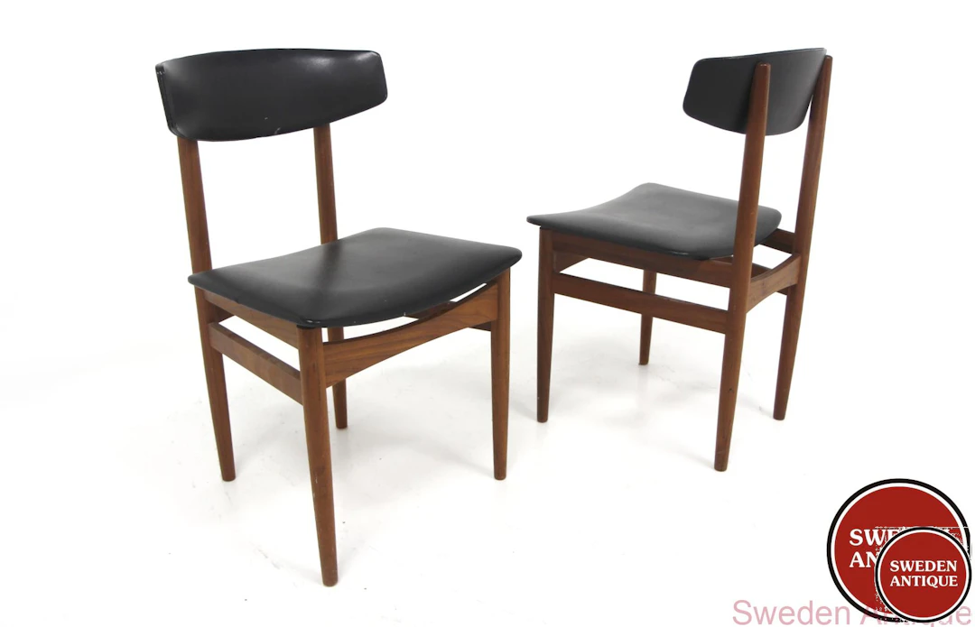 2Pcs Chairs Year: 1950s Origin: Den. Material: Teak Vinyl W: 48cm