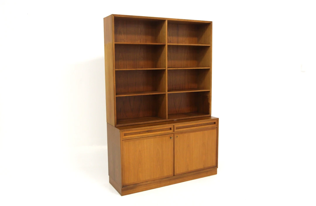 Bookshelf Year: 1960s Origin: Swe. Material: Walnut W: 120cm D: 41cm H: 178cm