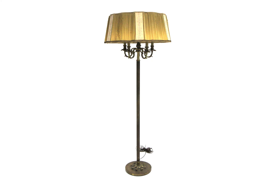 Floor lamp Year: 1950s Origin: Swe. Material: Metal W: 70cm H: 170cm