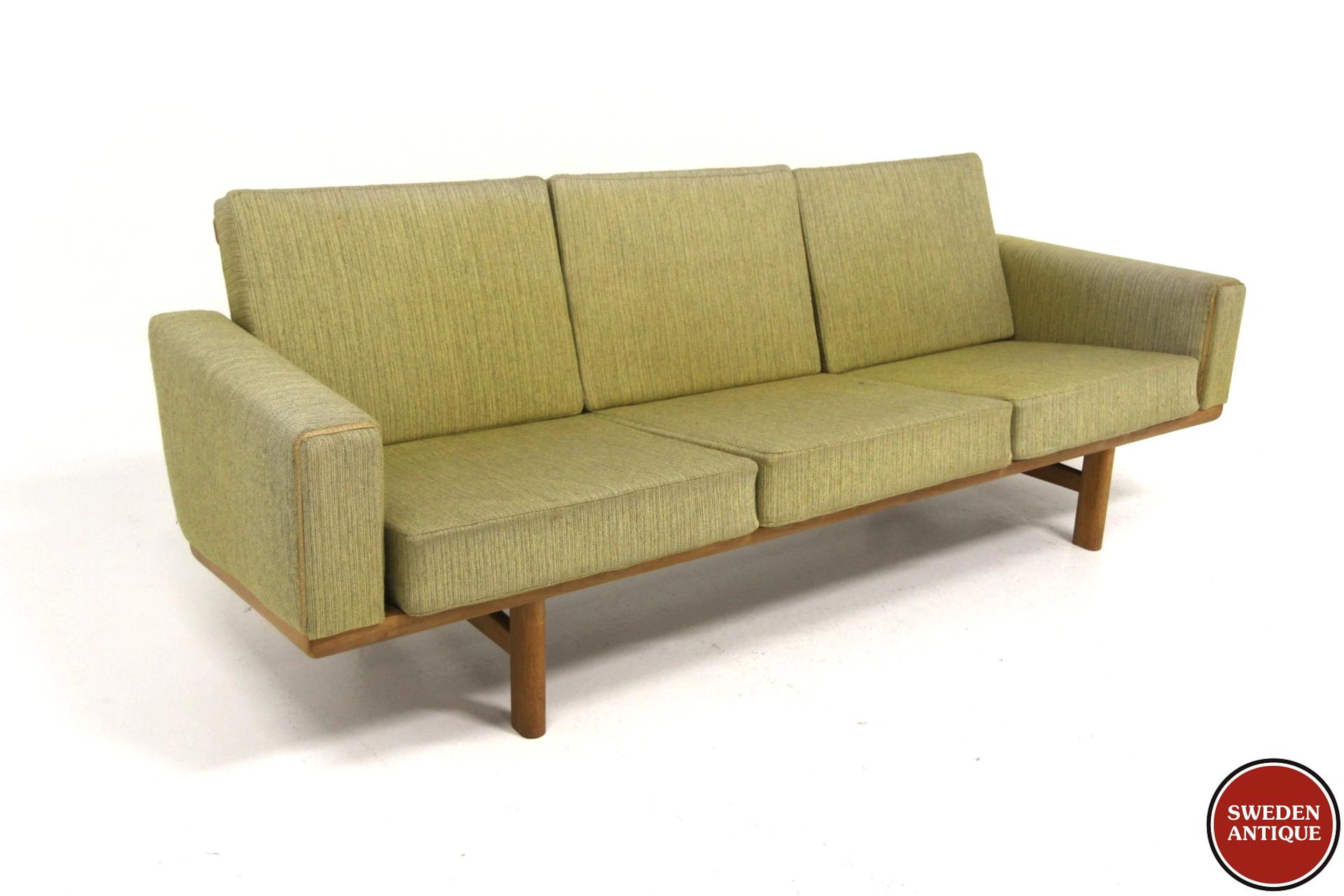 3-seat sofa GE 236 Hans J Wegner for Getama Year: 1950s Origin: Den.