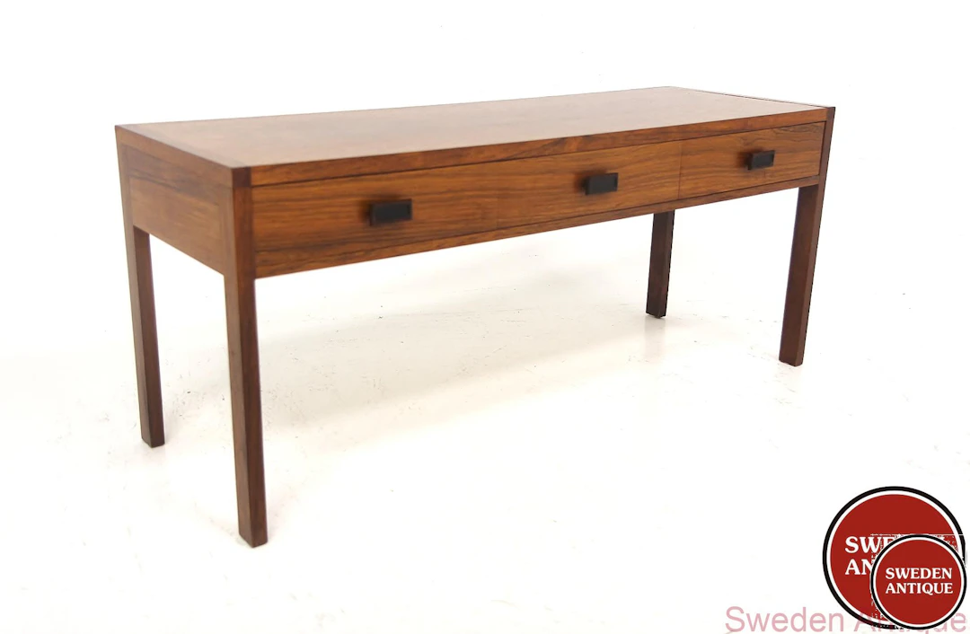 Chest of drawers Year: 1960s Origin: Swe. Material: Rosewood W: 110cm