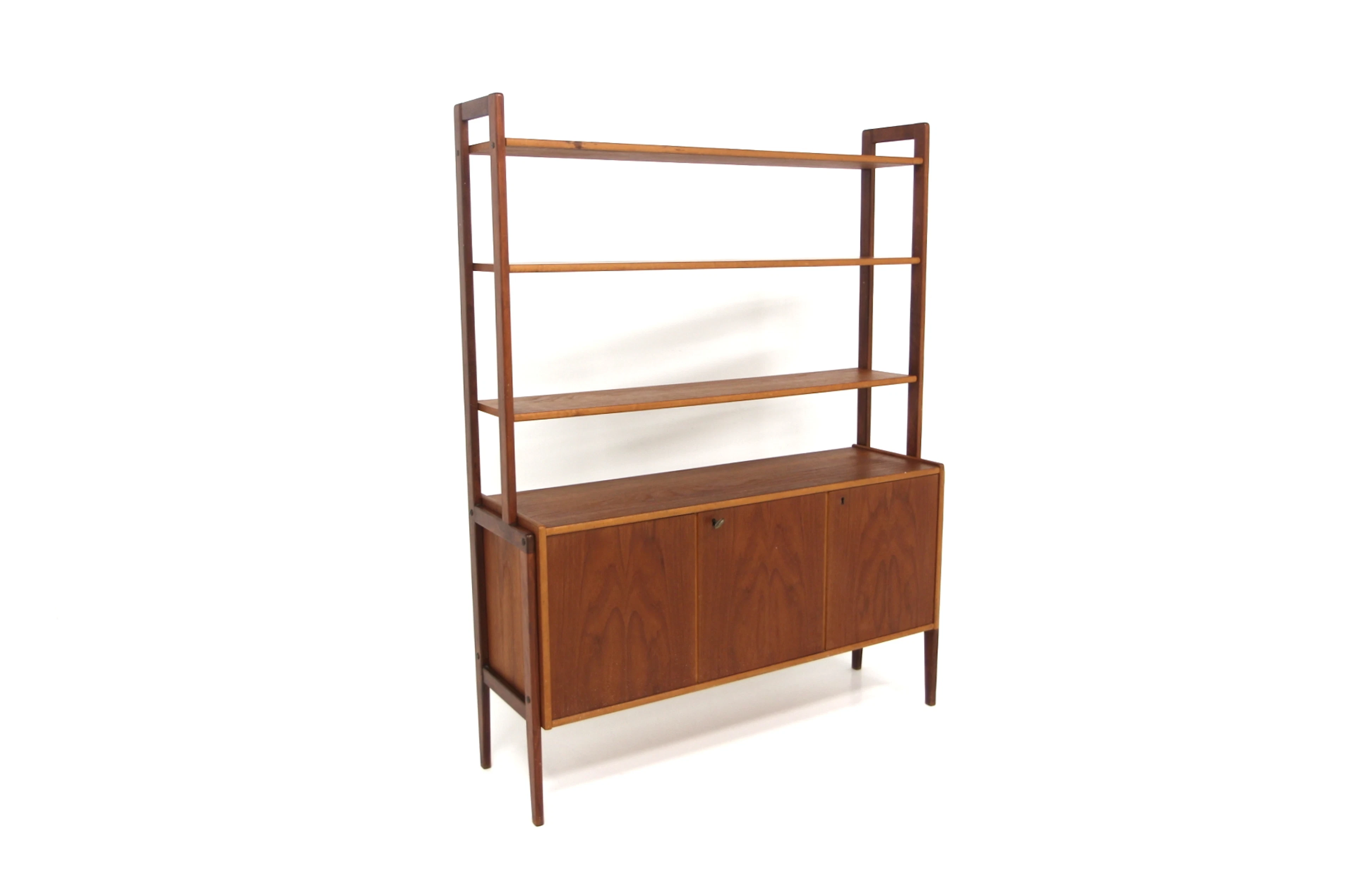 Bookshelf Year: 1950s Origin: Swe. Material: Teak Beech W: 119cm D: