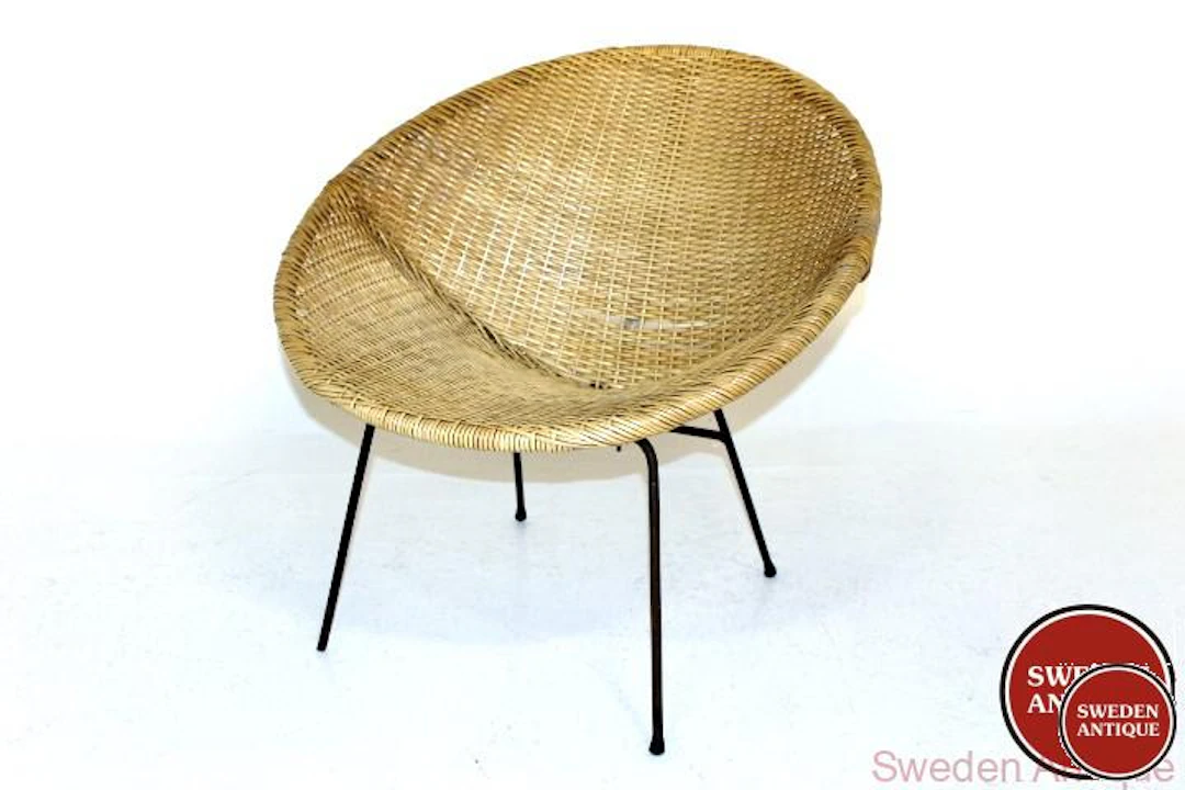 Lounge chair Year: 1950s Origin: Swe. Material: Rattan Metal W: 69cm
