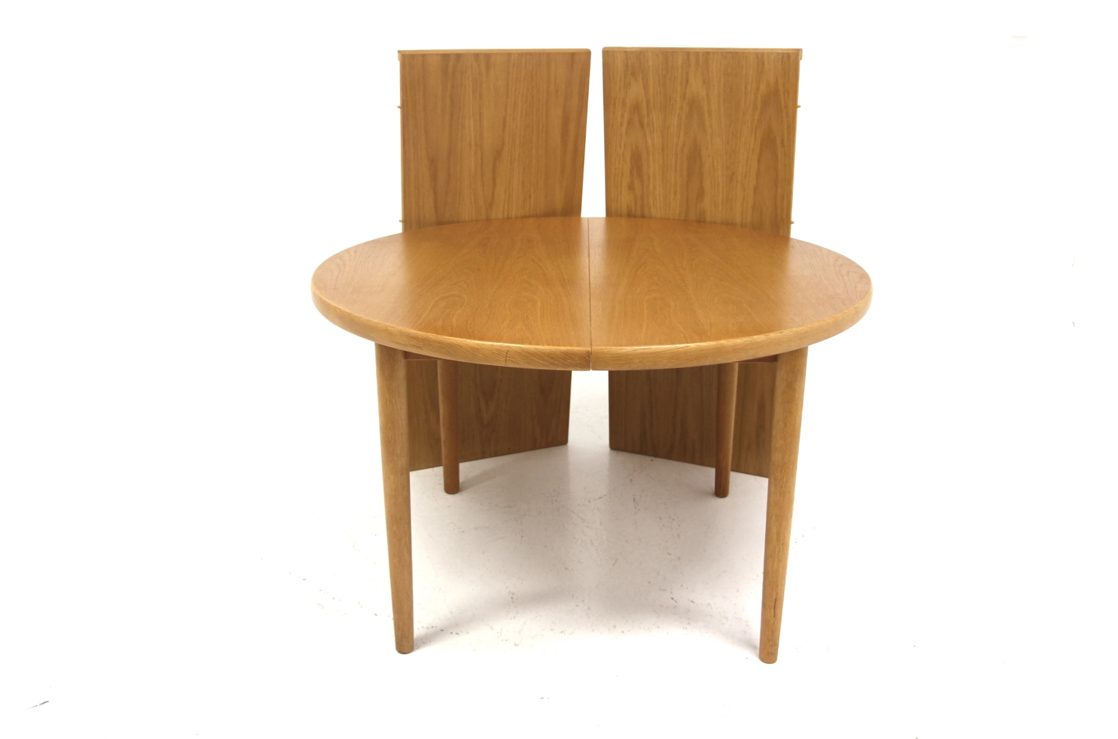 Dining table Year: 1970s Origin: Den. Material: Oak W: 116 +50 +50cm H: 72cm
