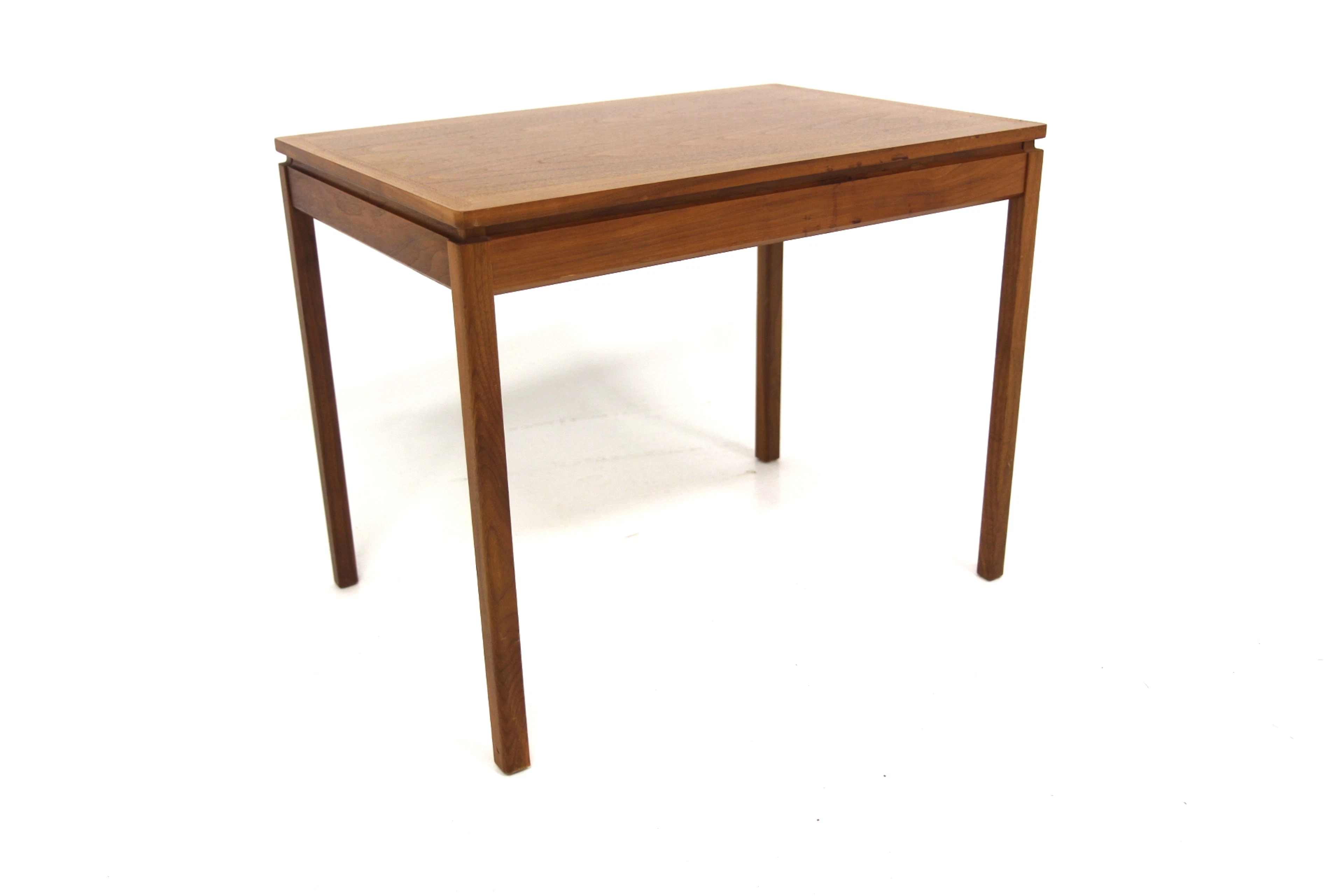 Side table String Seffle Year: 1960s Origin: Swe. Material: Walnut