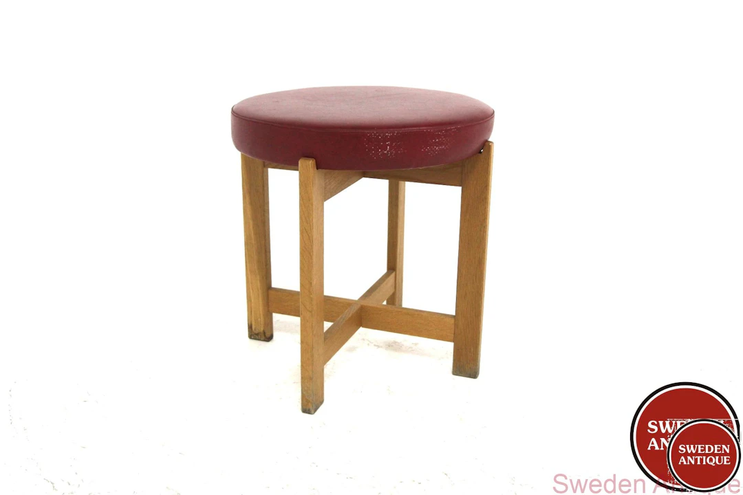 Stool Year: 1960s Origin: Swe. Material: Oak Vinyl W: 42cm H: 45cm