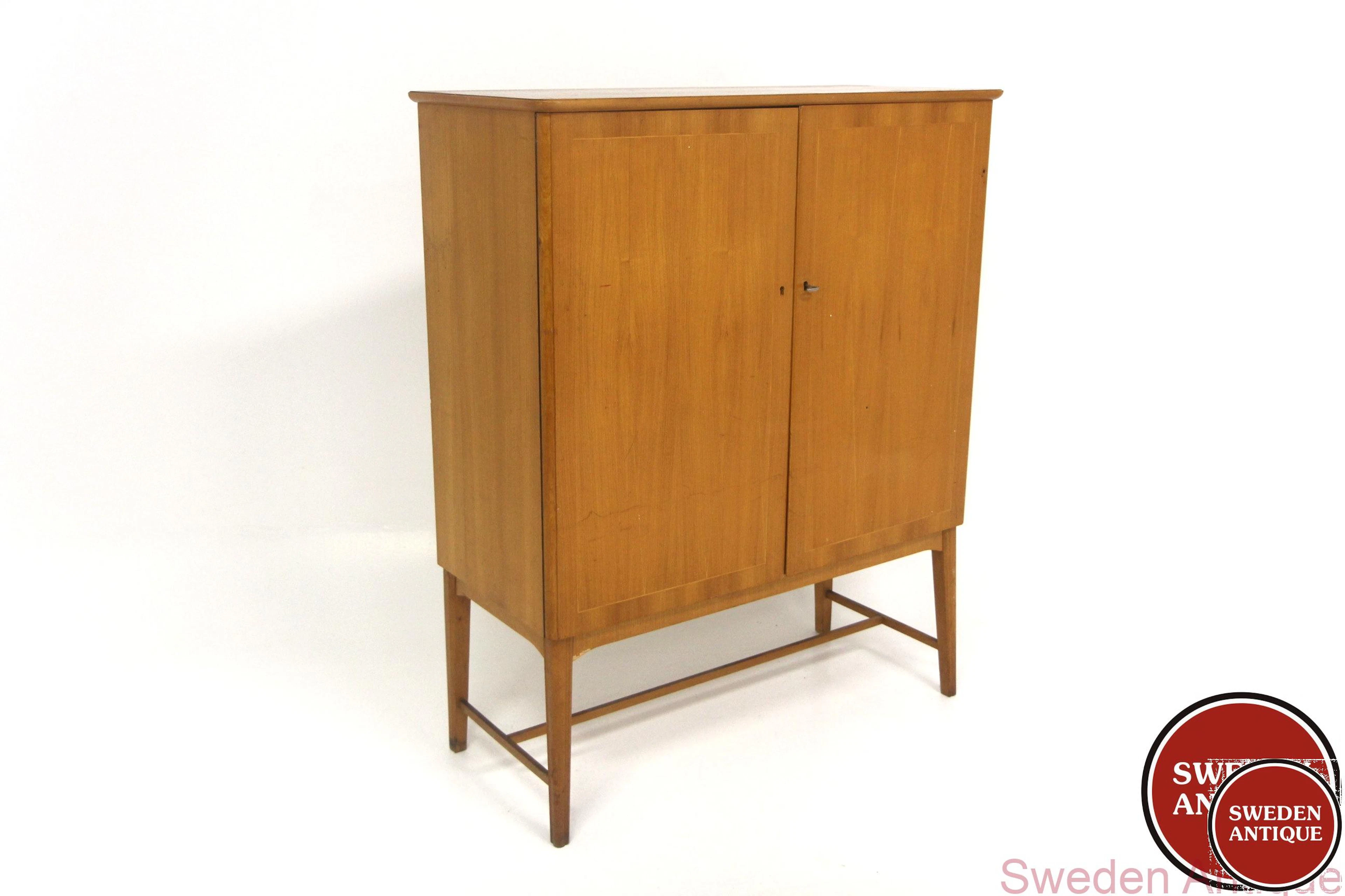 Cabinet Swedish Modern Year: 1940s Origin: Swe. Material: Elm W: 114cm