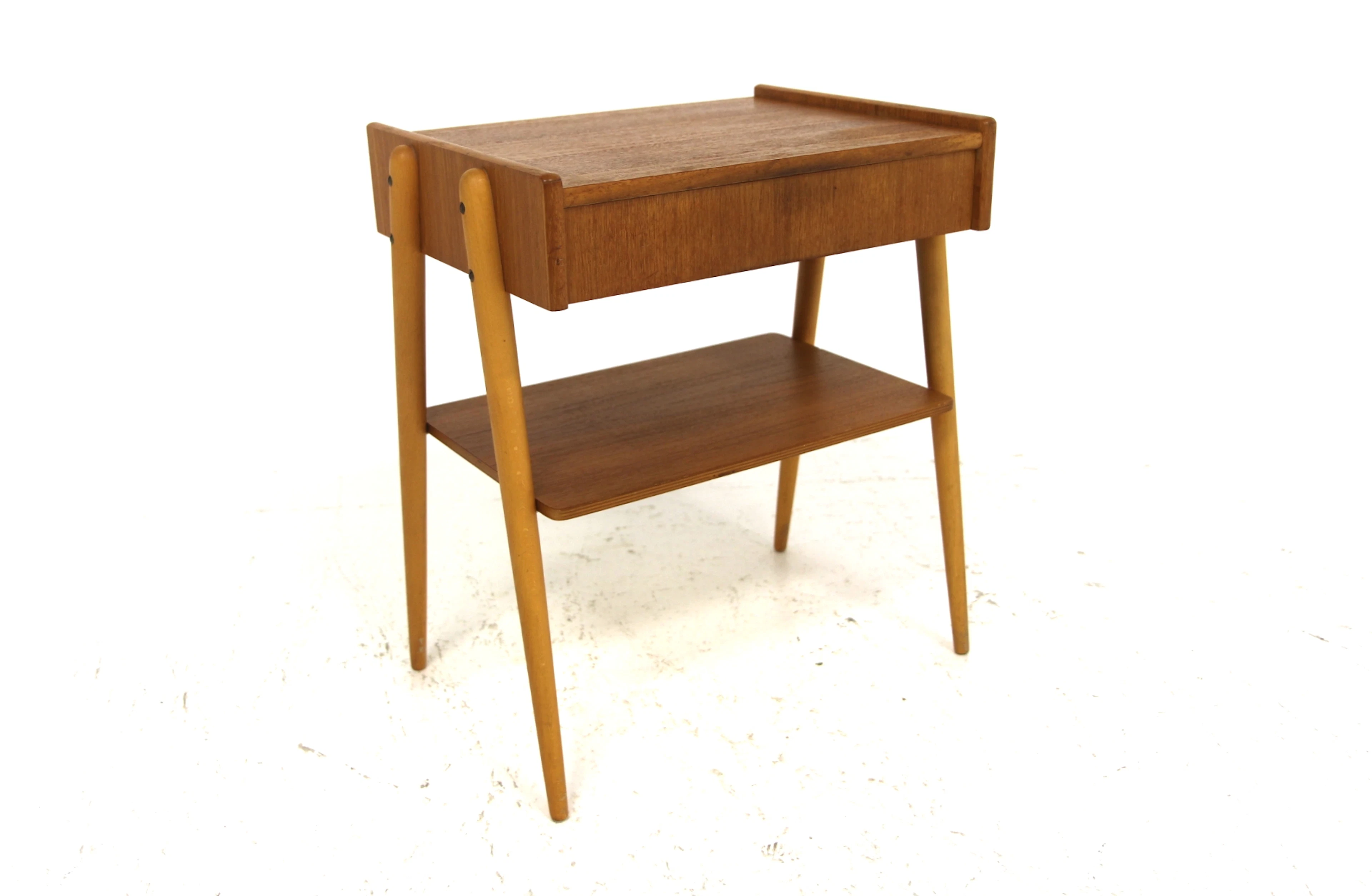 Bedside table AB Carlströms & Co Möbelfabrik Year: 1960s Origin: Swe.