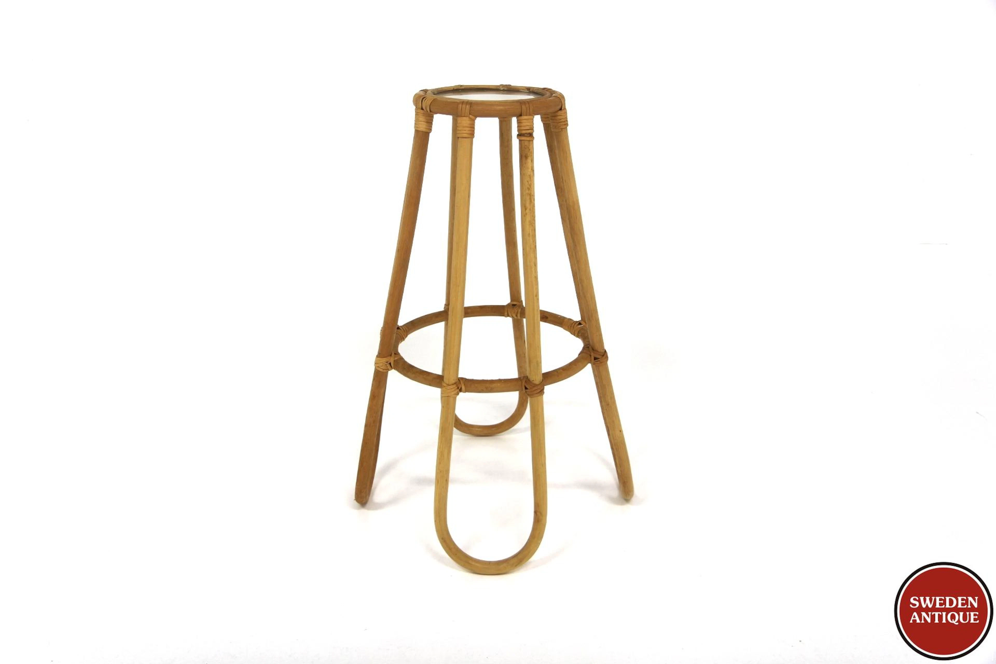 Flower stand Year: 1950s Origin: Swe. Material: Rattan Glass W: 47cm