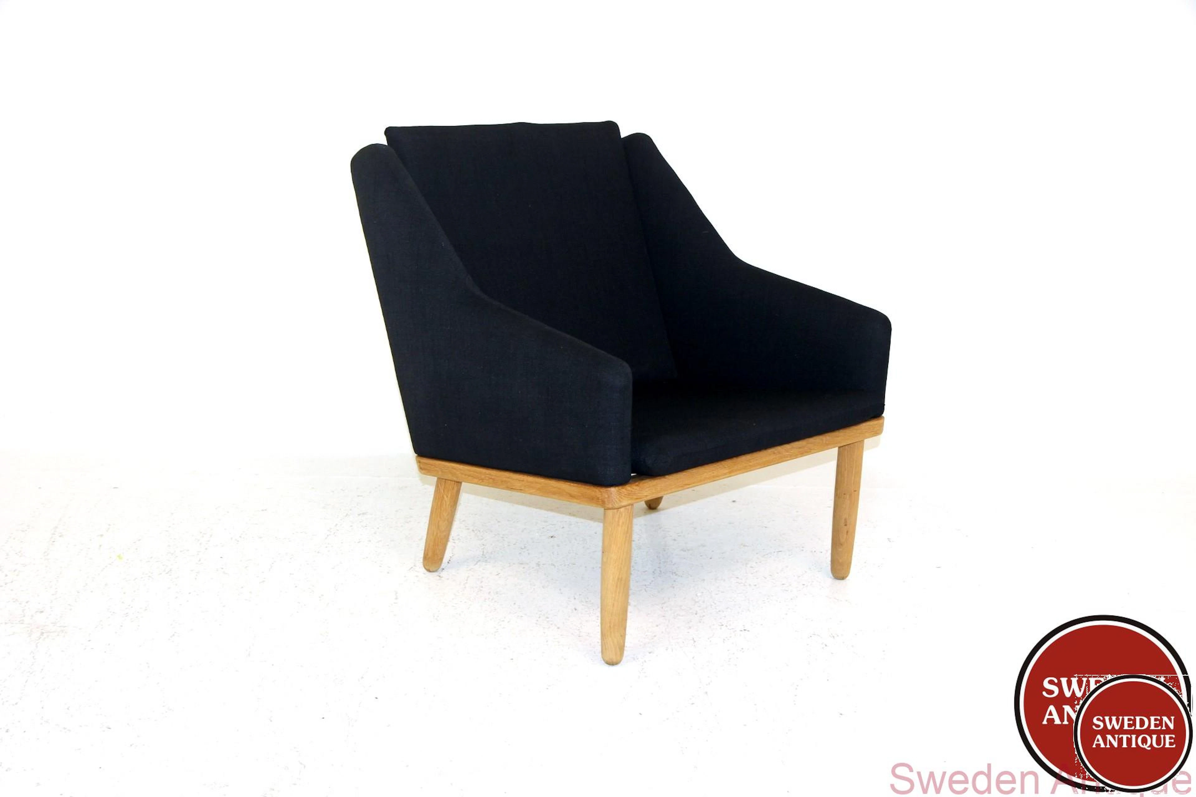Lounge chair Year: 1960s Origin: Den. Material: Oak W: 69cm D: 76cm