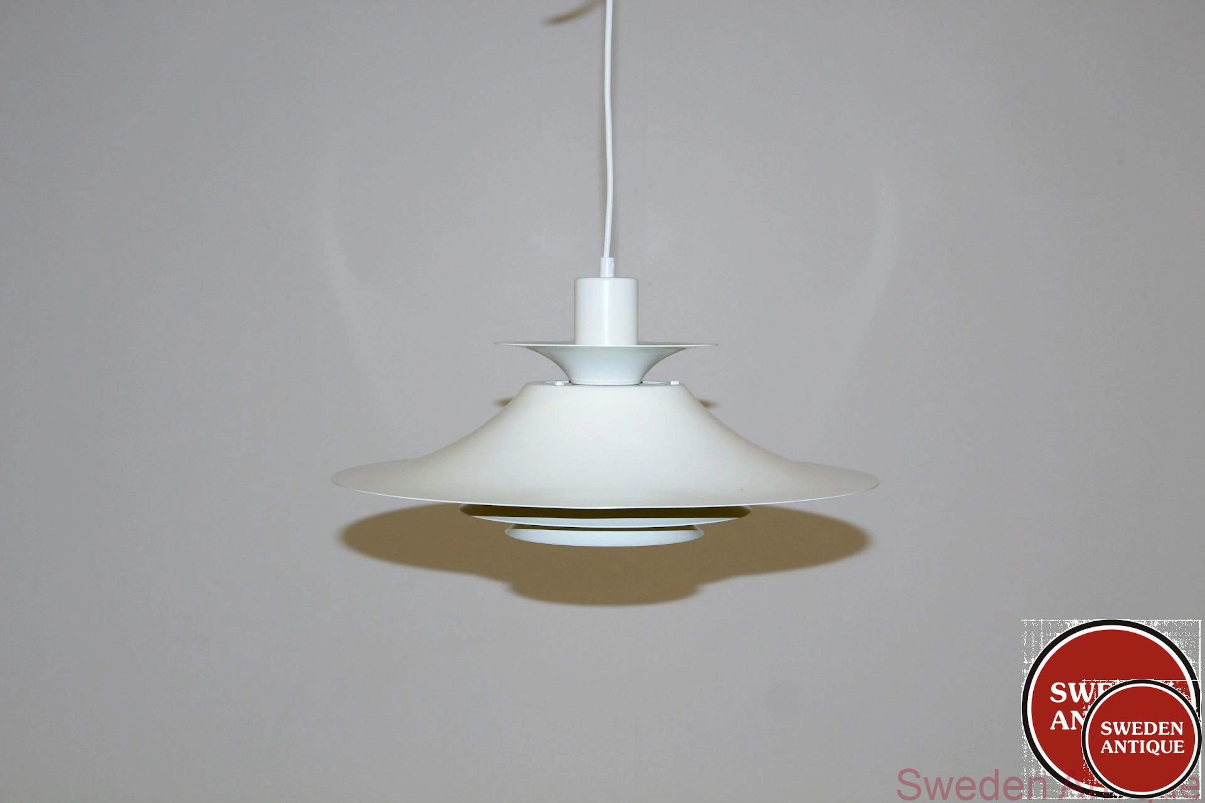 Ceiling lamp Year: 1970s Origin: Den. Material: Metal W: 47cm H: 22cm