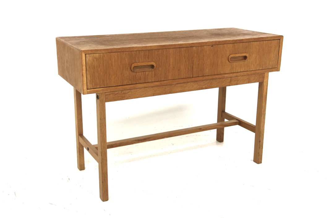 Chest of drawers Year: 1960s Origin: Swe. Material: Oak W: 80cm D: 32cm H: 53cm