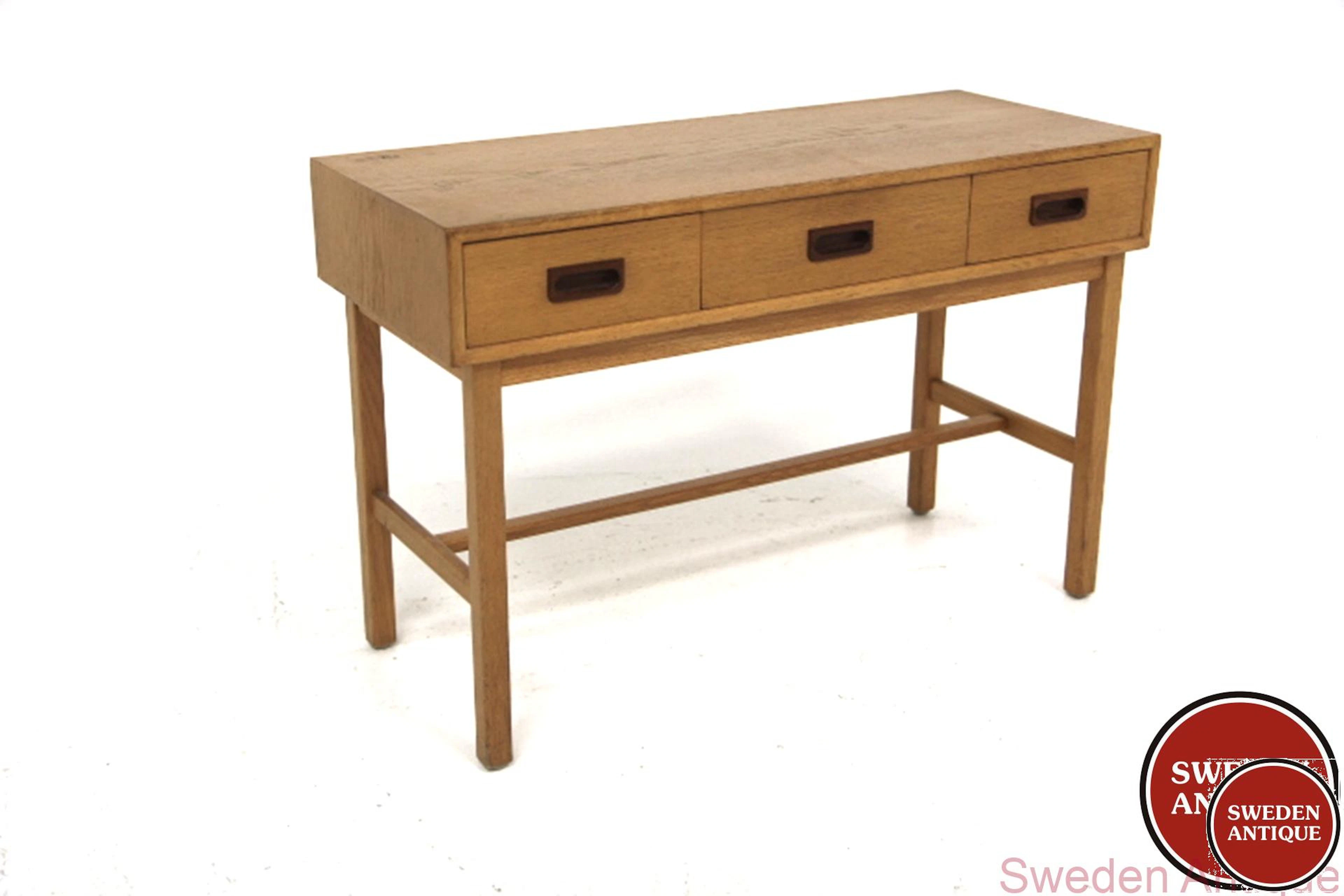 Chest of drawers Year: 1960s Origin: Swe. Material: Oak Teak W: 80cm