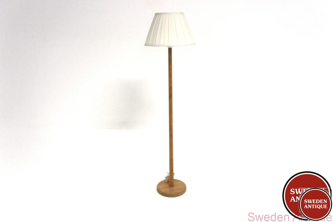 Floor lamp GB Solbackens Svarveri Year: 1970s Origin: Swe. Material: