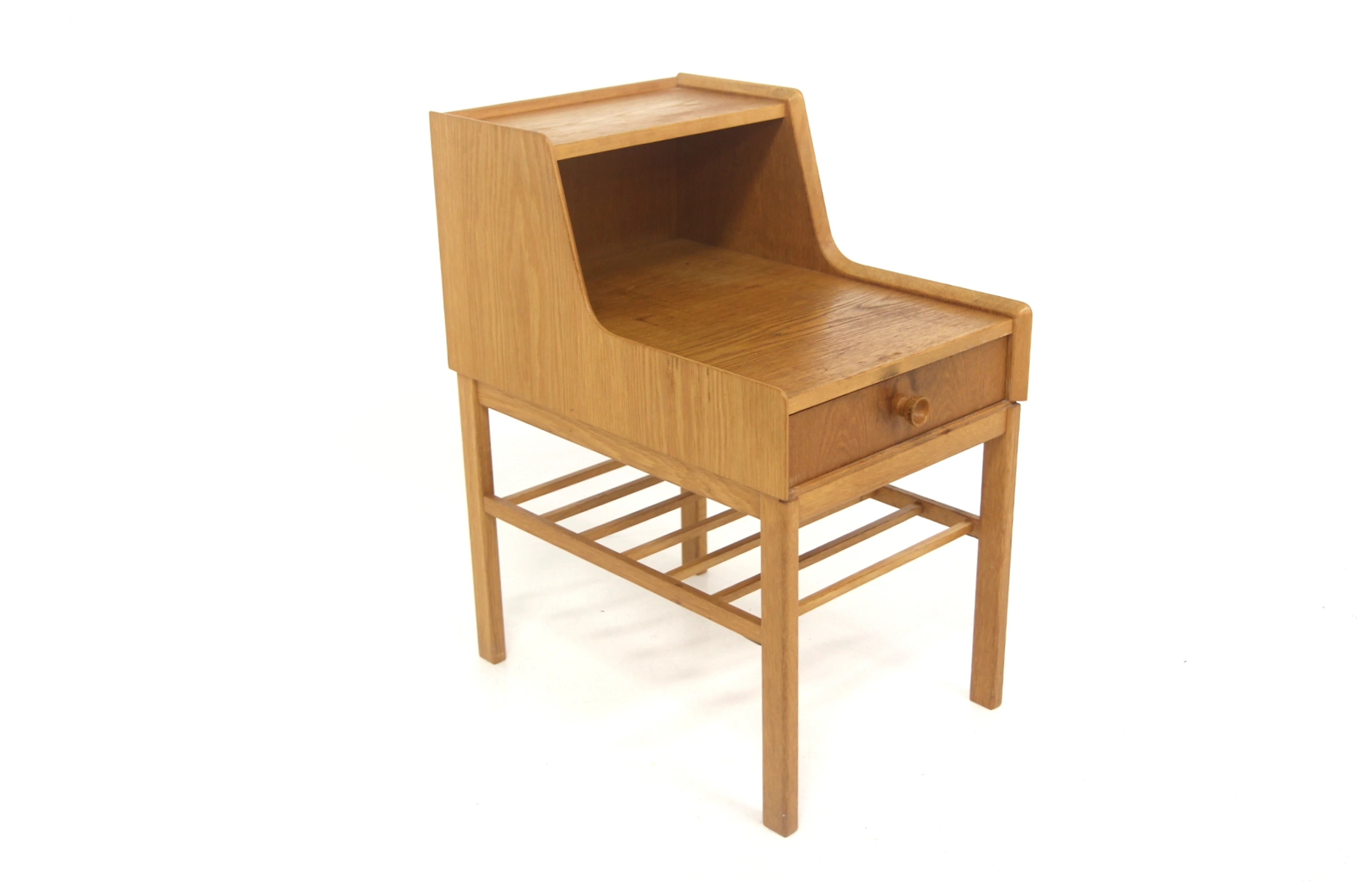 Bedside table Year: 1960s Origin: Swe. Material: Oak W: 35cm D: 51cm H: 63cm