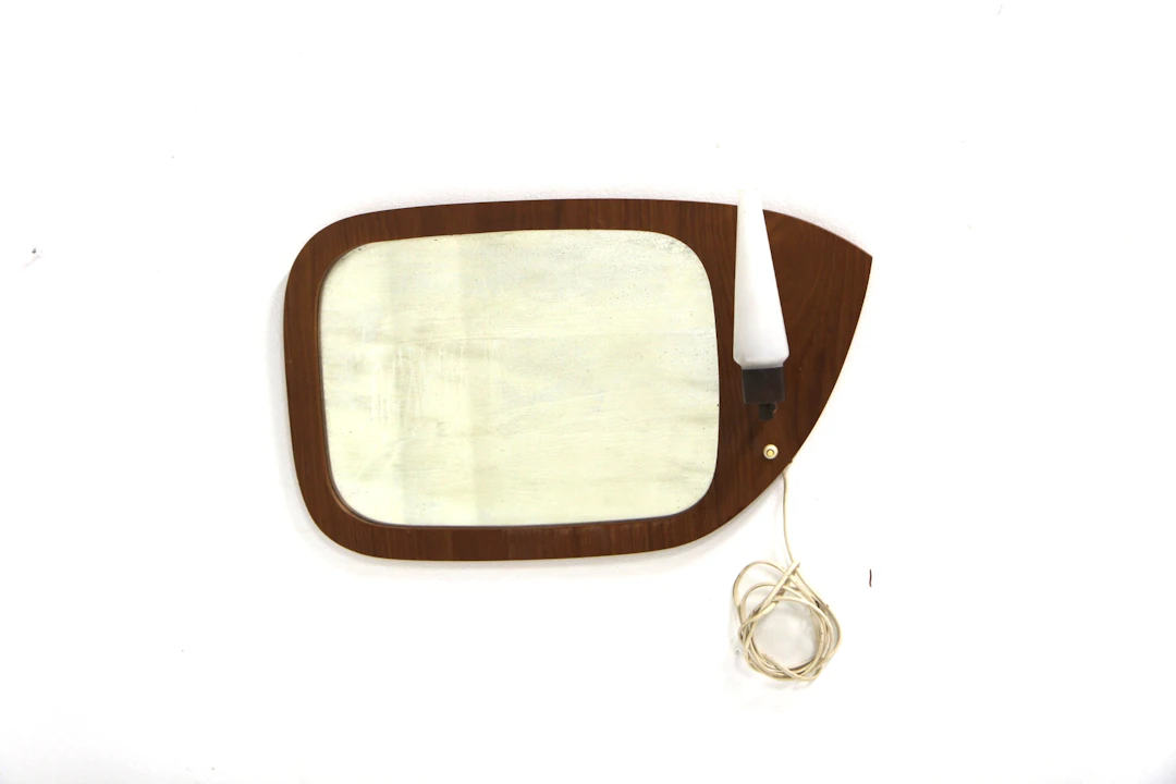 Mirror with lamp Year: 1950s Origin: Swe. Material: Teak Glass Metal