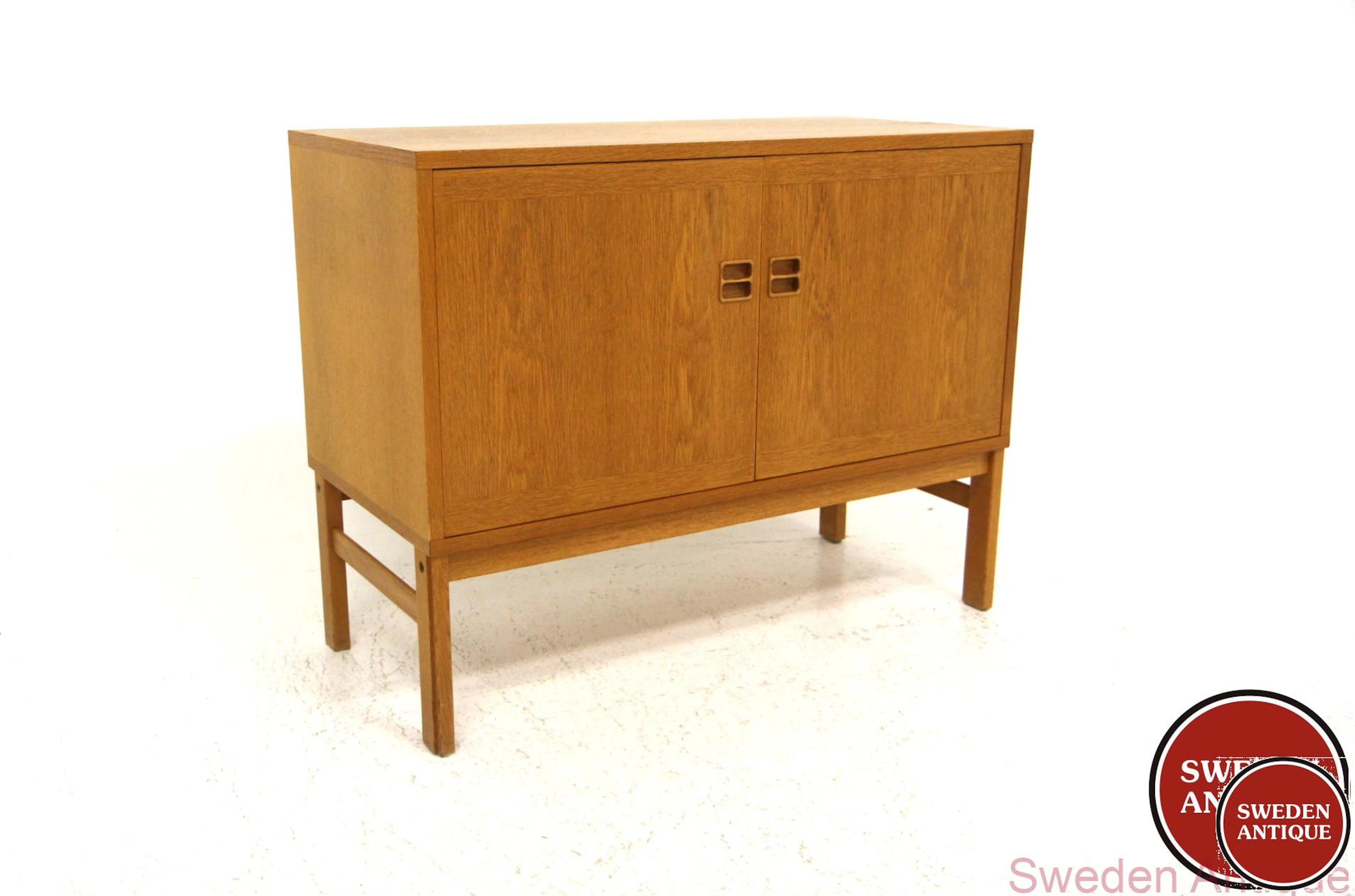Cabinet Year: 1960s Origin: Swe. Material: Oak W: 90cm D: 42cm H: 70cm