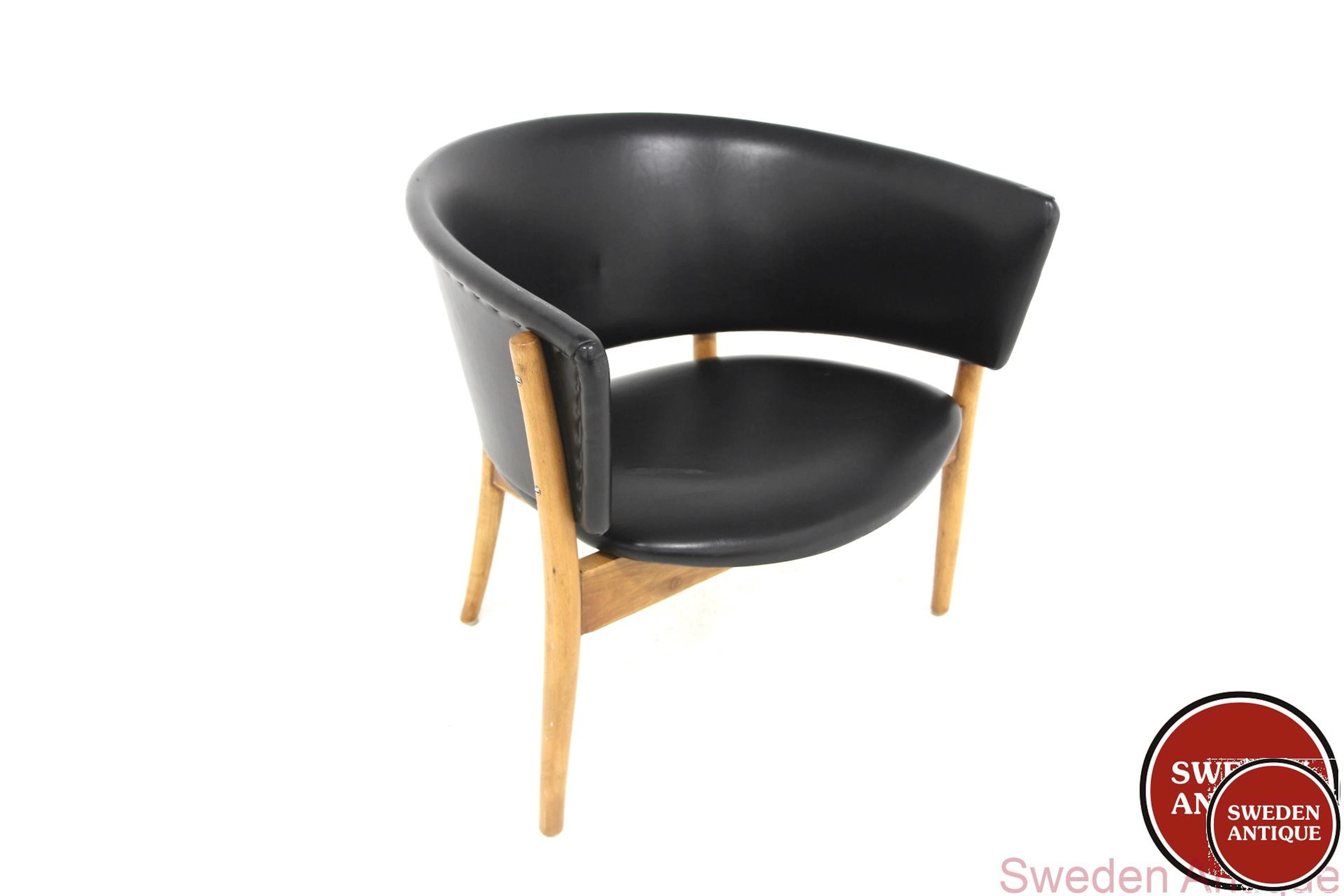 Lounge chair Rondell Erik Wørtz for Möbel-IKÉA 1960s Swe. Beech Vinyl
