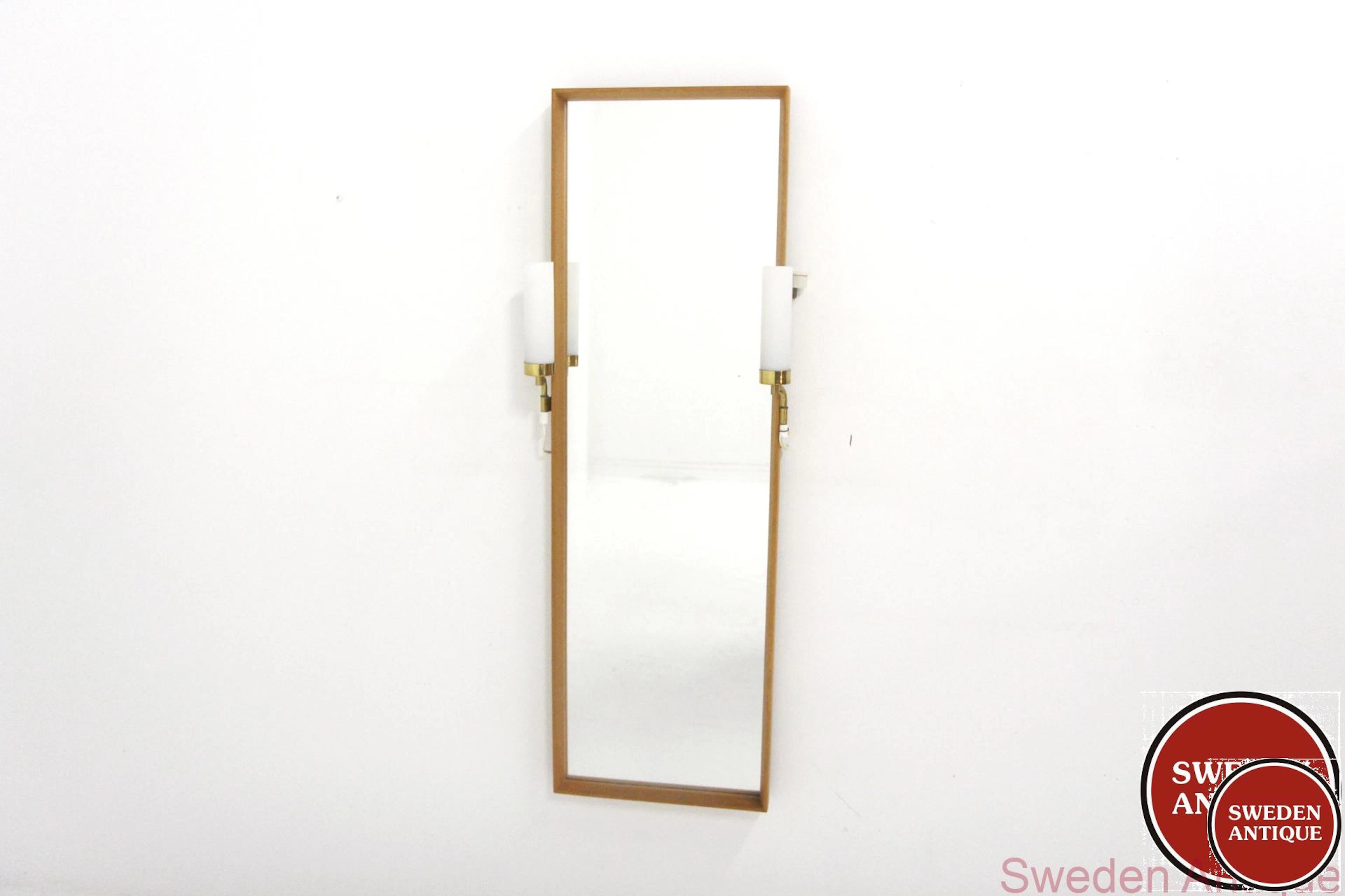Mirror Year: 1960s Origin: Swe. Material: Oak Glass Metal W: 45cm