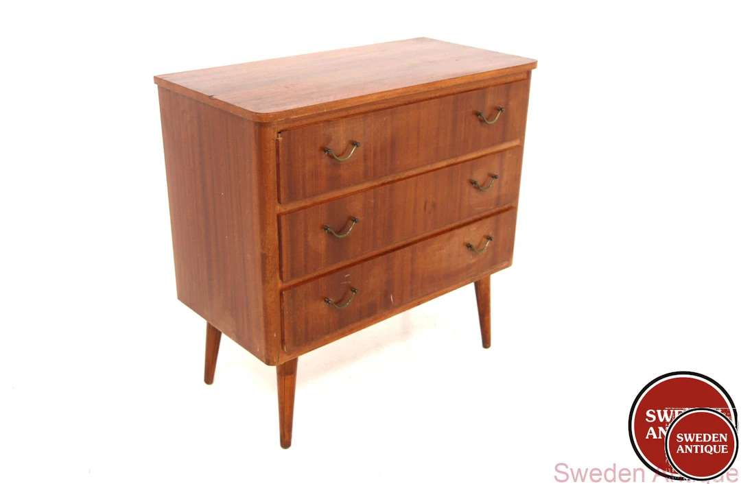 Chest of drawers Year: 1950s Origin: Swe. Material: Mahogany Beech