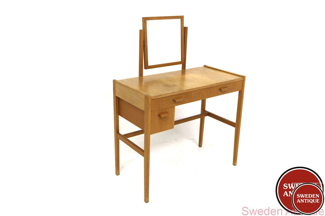 Dressing table / Vanity table Year: 1960s Origin: Swe. Material: Oak