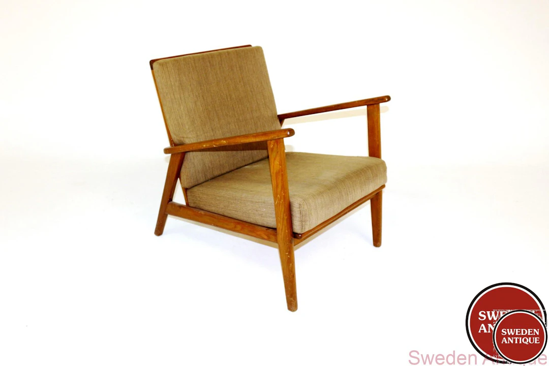 Lounge chair Year: 1950s Origin: Swe. Material: Pine W: 62cm D: 74cm