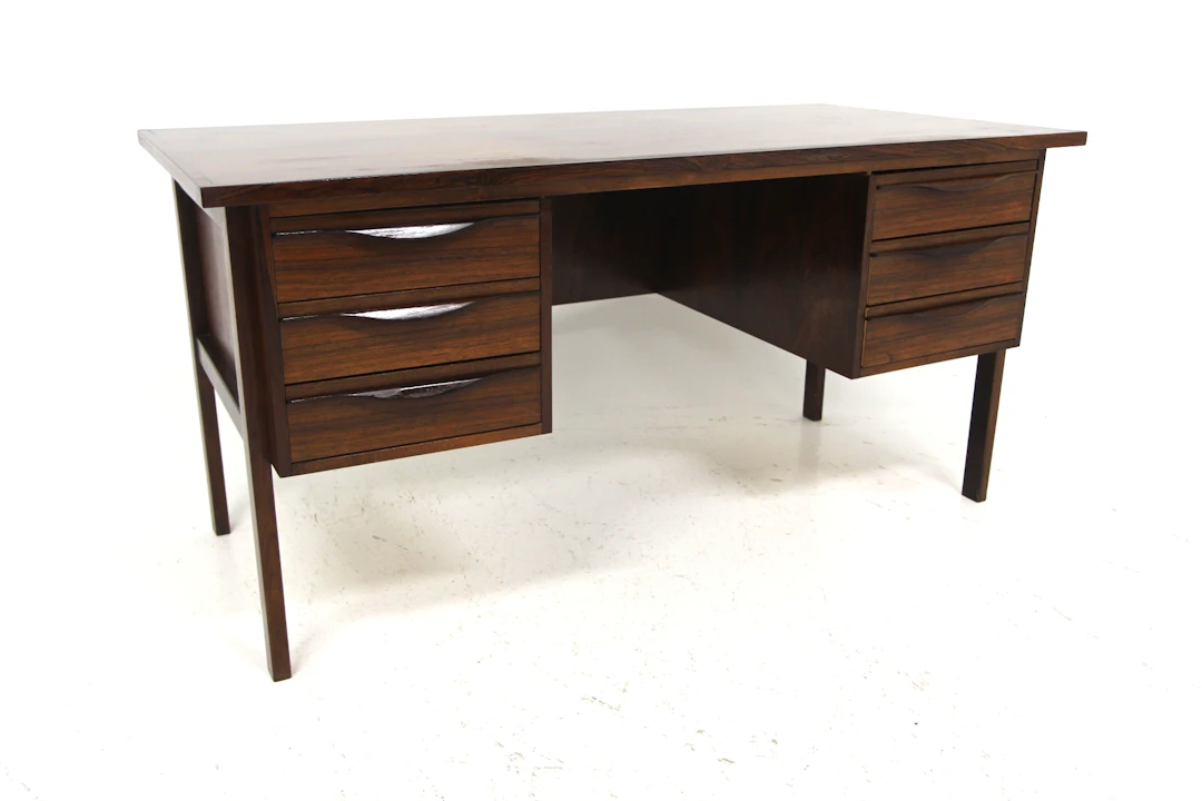 Writing desk Year: 1960s Origin: Den. Material: Rosewood W: 150cm