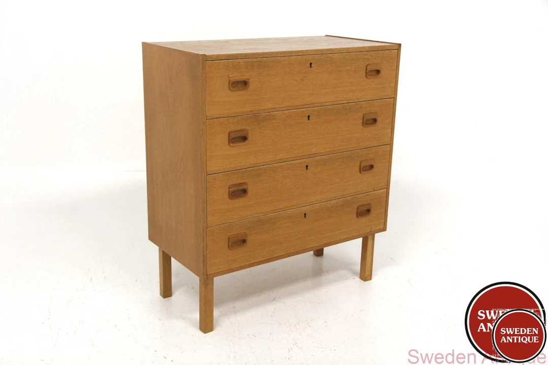 Chest of drawers Year: 1960s Origin: Swe. Material: Oak W: 75cm D: 38cm H: 86cm