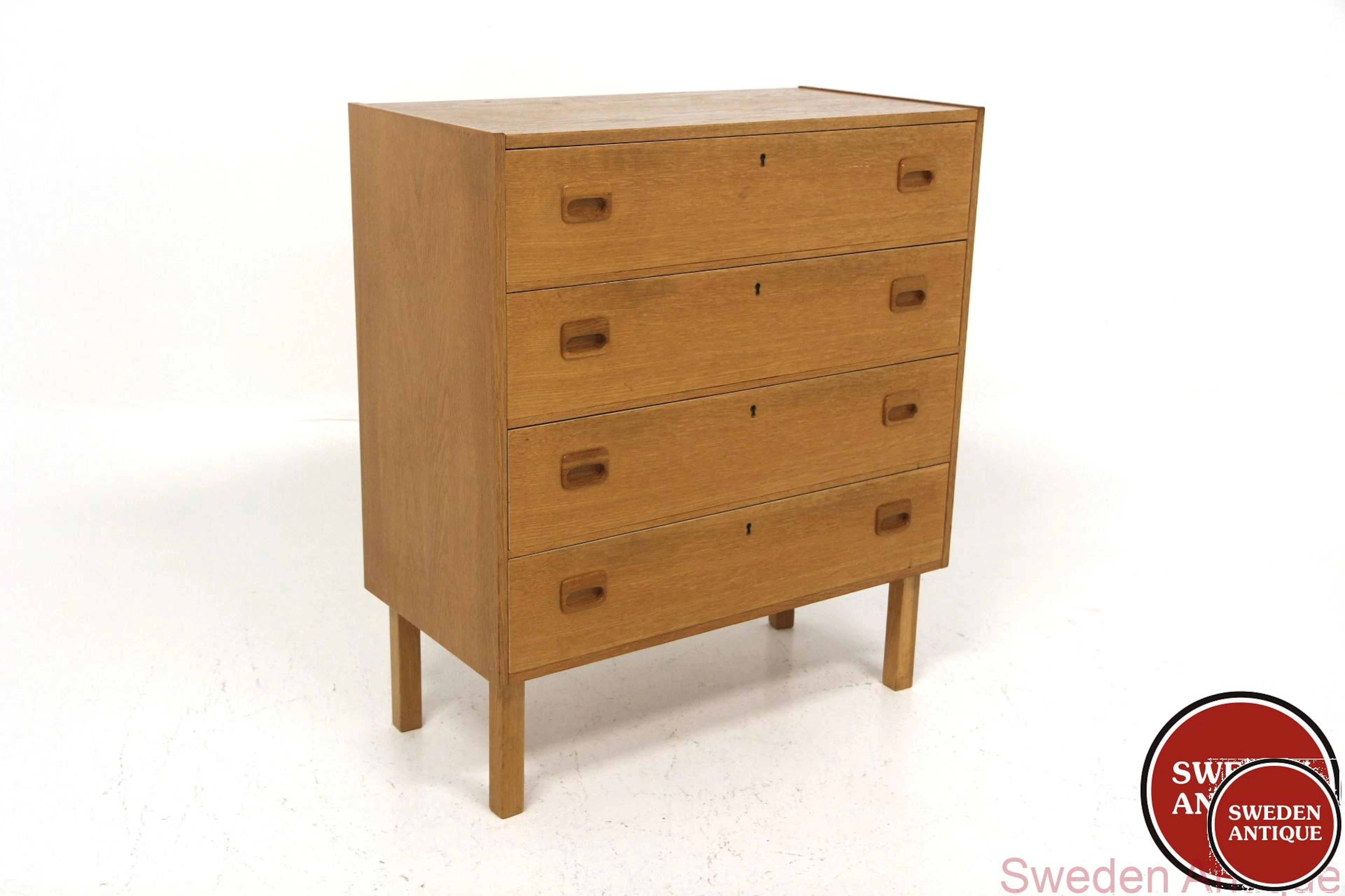 Chest of drawers Year: 1960s Origin: Swe. Material: Oak W: 75cm D: 38cm H: 86cm