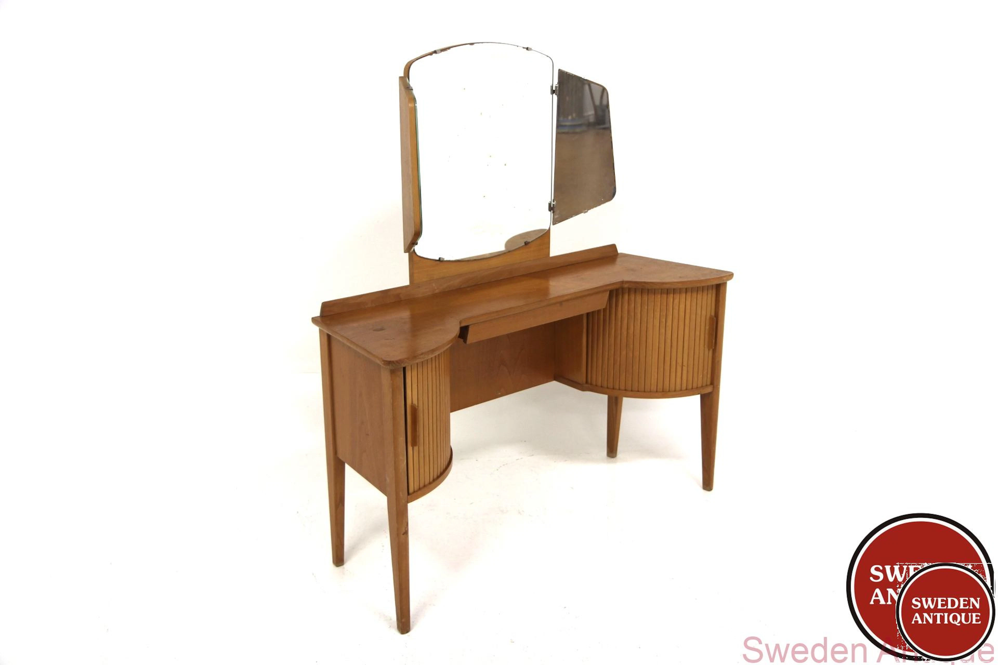 Dressing table / Vanity table Swedish Modern Year: 1940s Origin: Swe.