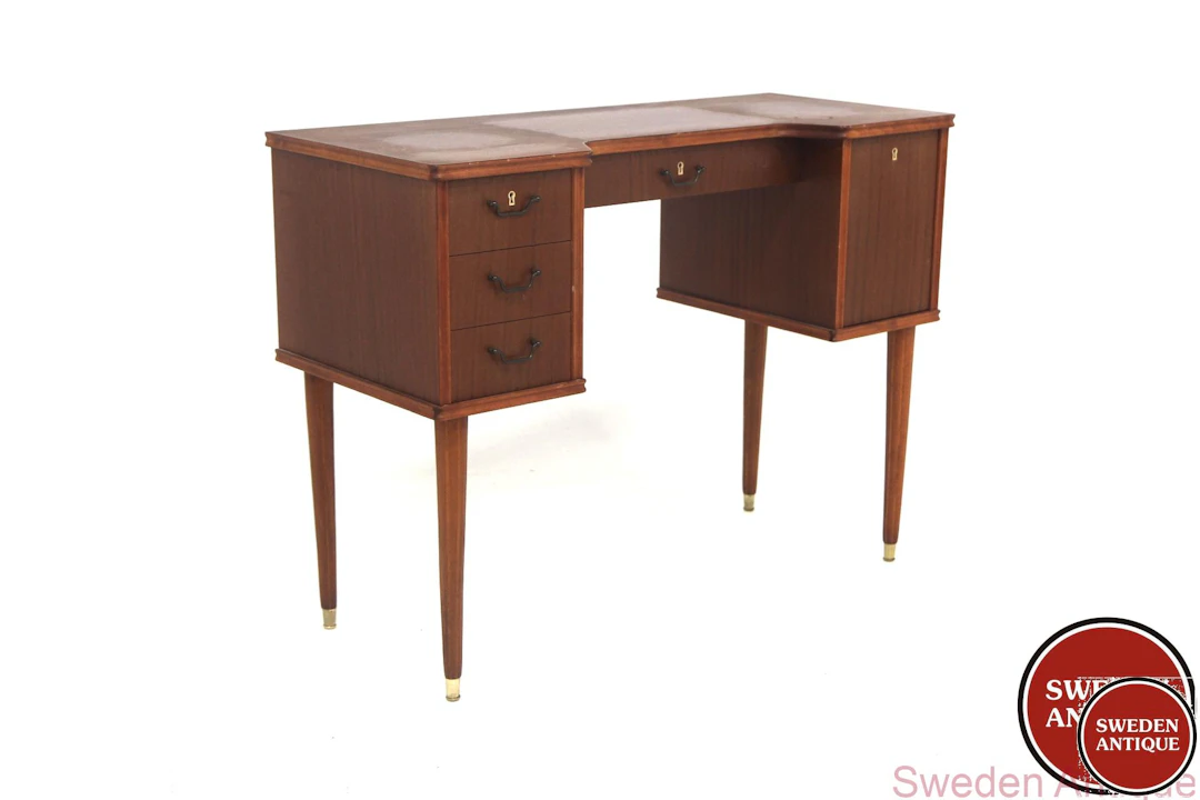 Dressing table / Vanity table Year: 1950s Origin: Swe. Material: Mahogany