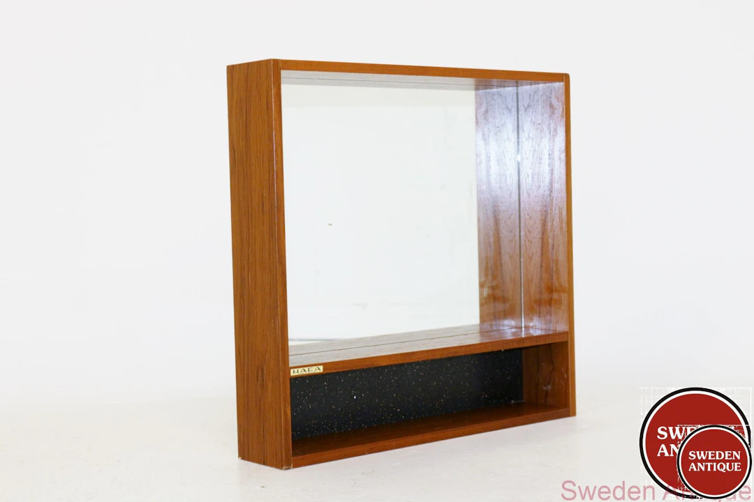 Mirror Year: 1970s Origin: Swe. Material: Teak Glass W: 62,5cm D: 12cm H: 60cm