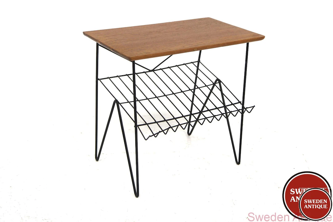 Side table Year: 1950s Origin: Swe. Material: Teak Metal W: 52cm D: