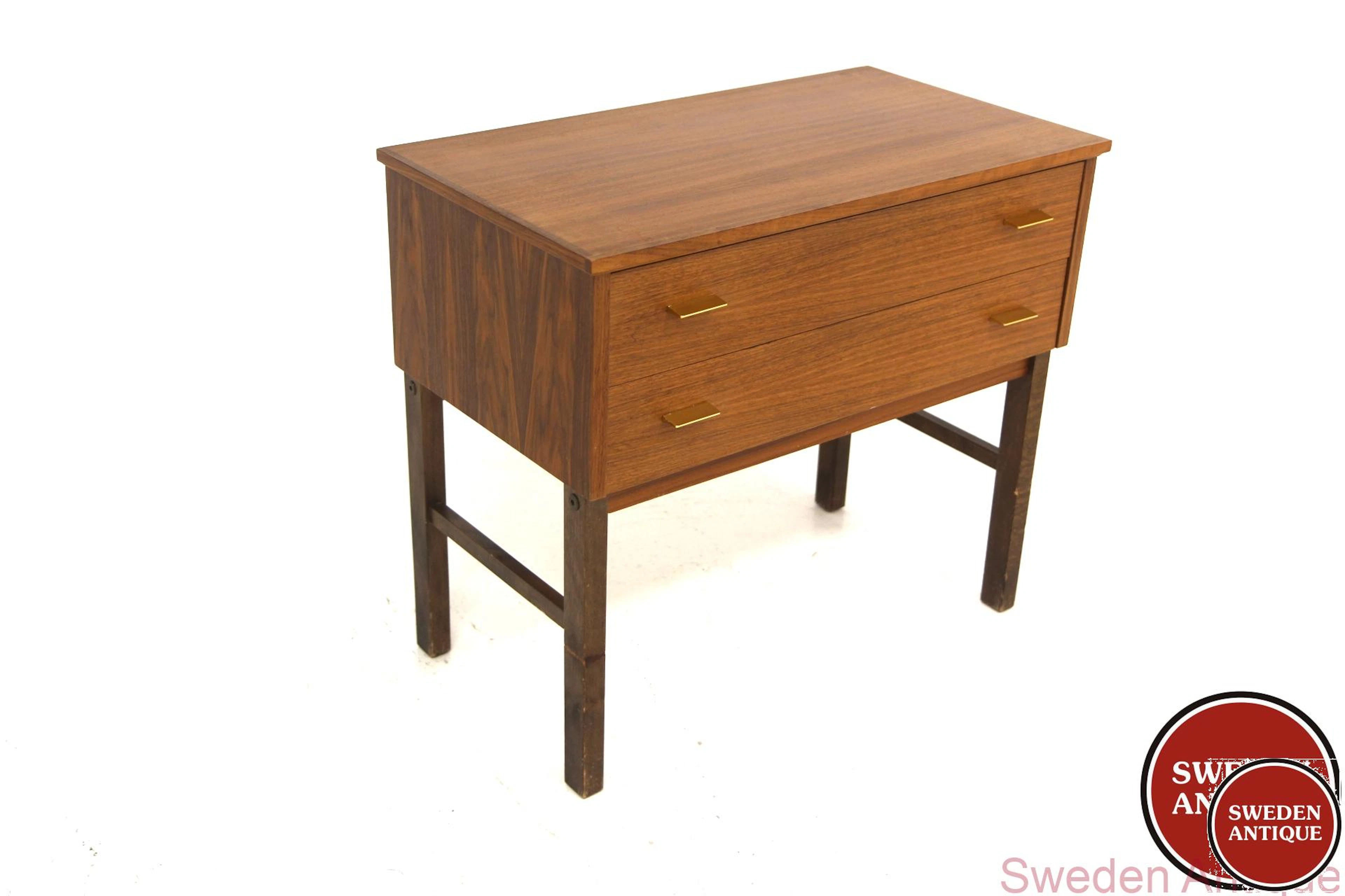 Chest of drawers Year: 1960s Origin: Swe. Material: Walnut Beech Metal