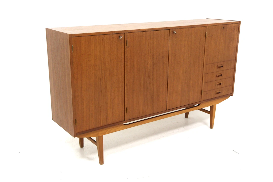 Sideboard / Highboard Year: 1950s Origin: Swe. Material: Teak Beech