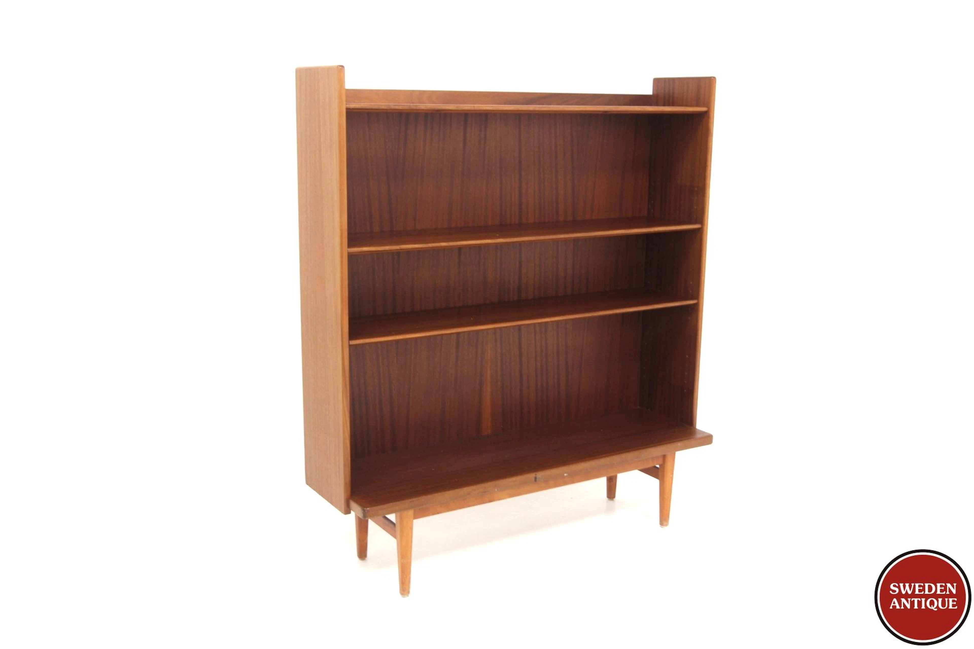 Bookshelf Year: 1950s Origin: Swe. Material: Mahogany Beech W: 110cm