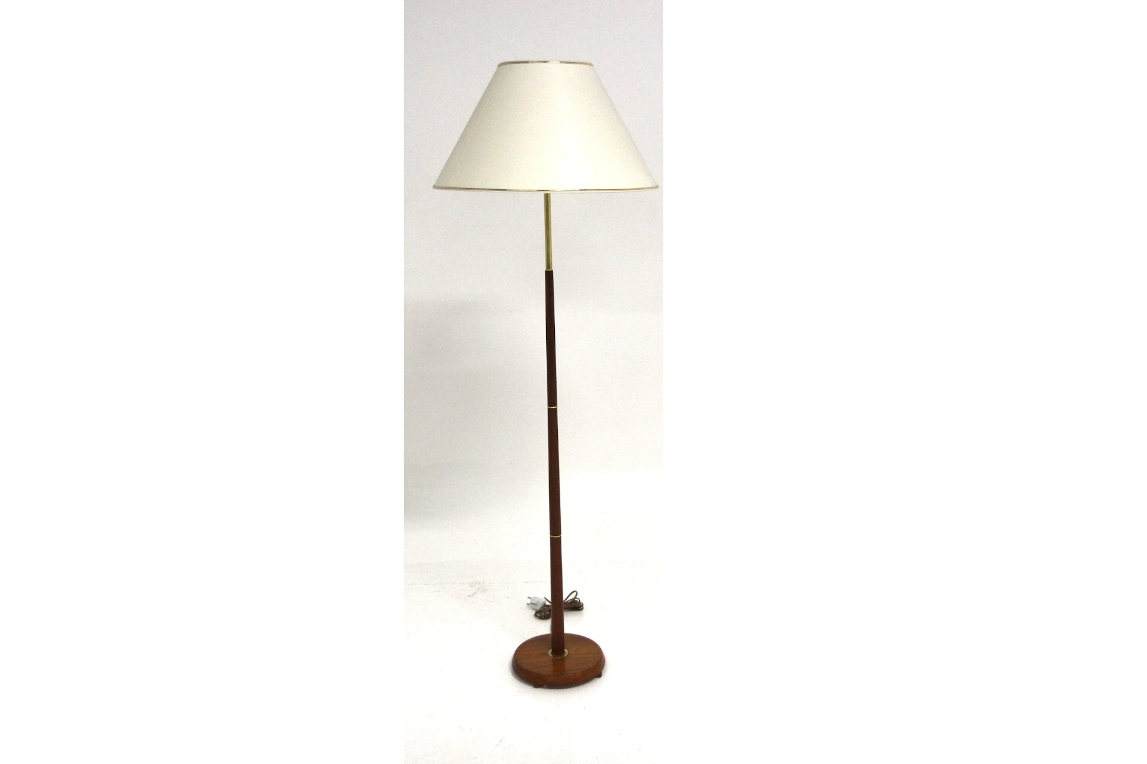 Floor lamp Year: 1950s Origin: Swe. Material: Teak Metal W: 51cm H: 145cm