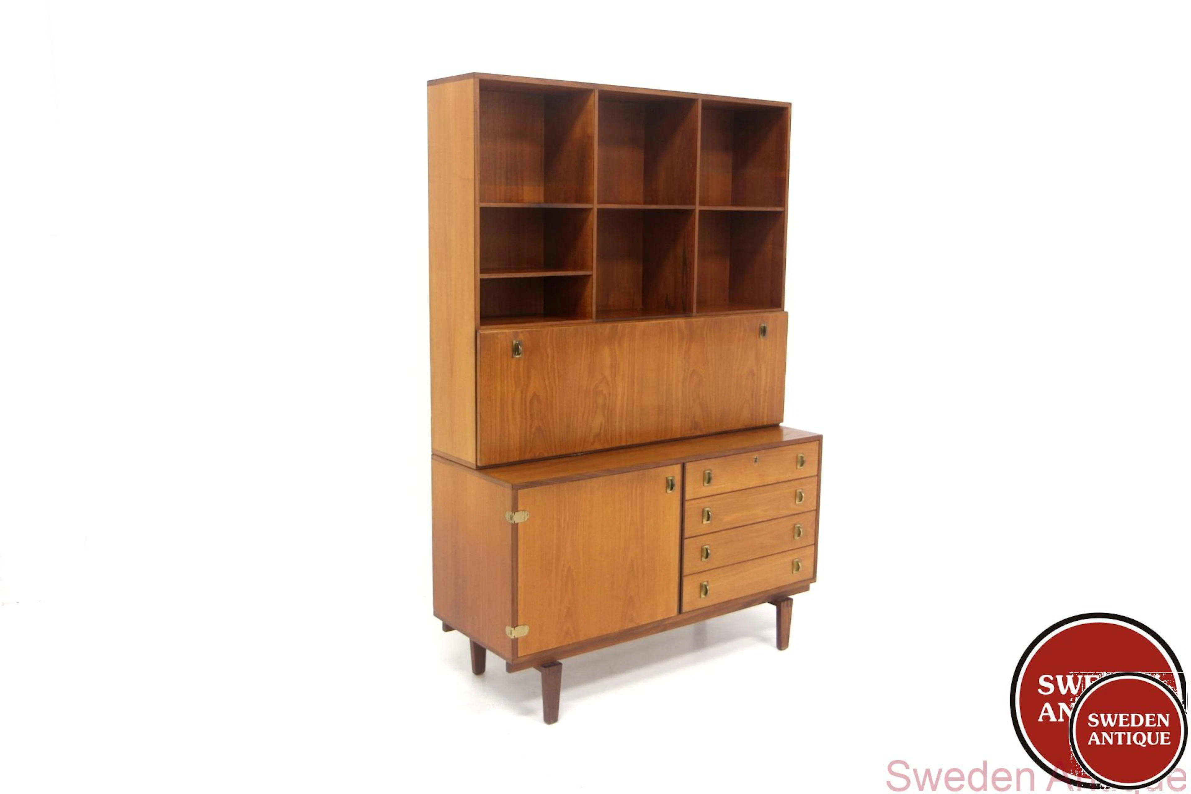 Bookshelf Peter Løvig Nielsen Year: 1960s Origin: Den. Material: Teak