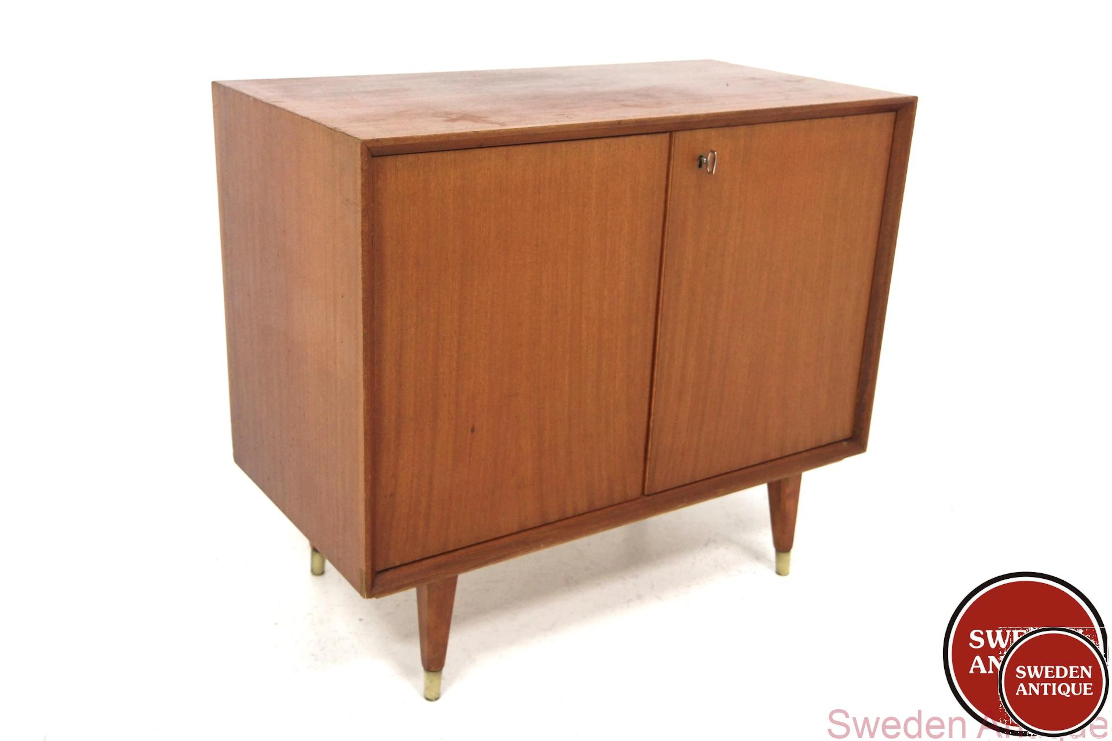 Cabinet Year: 1950s Origin: Swe. Material: Mahogany Beech metal W: