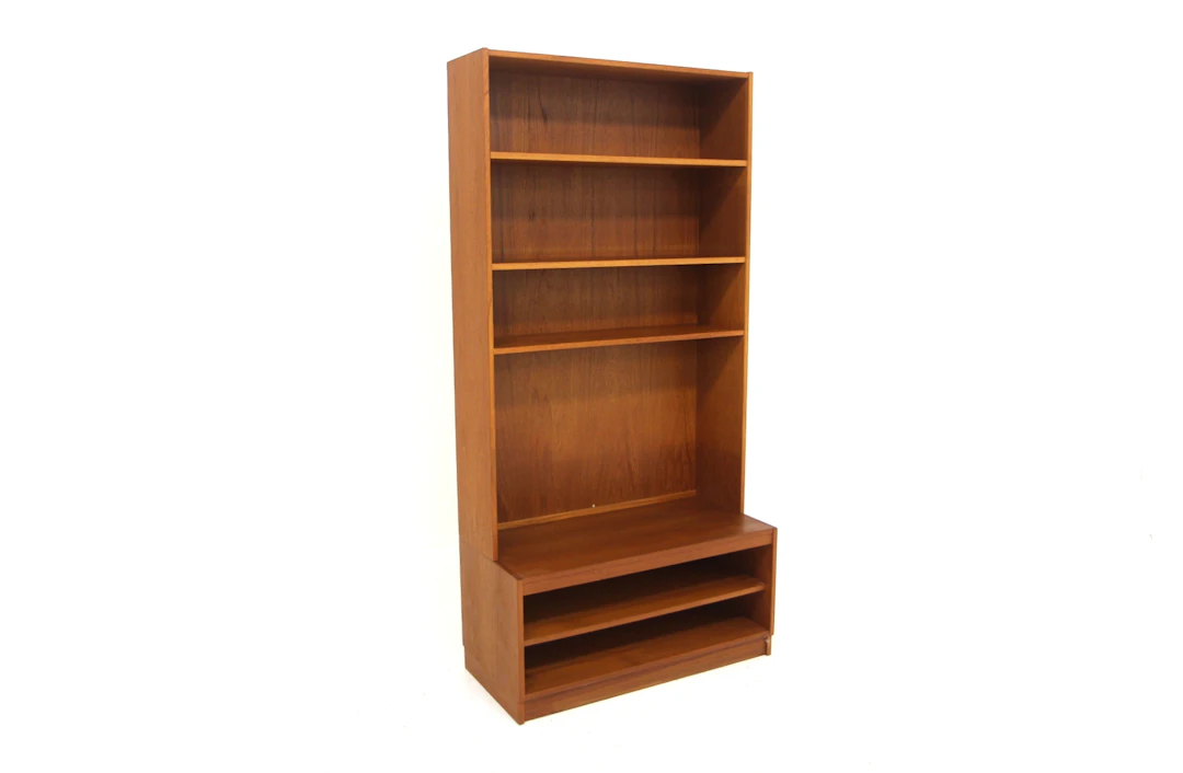 Bookshelf Year: 1960s Origin: Swe. Material: Teak W: 87cm D: 41cm H: 178cm