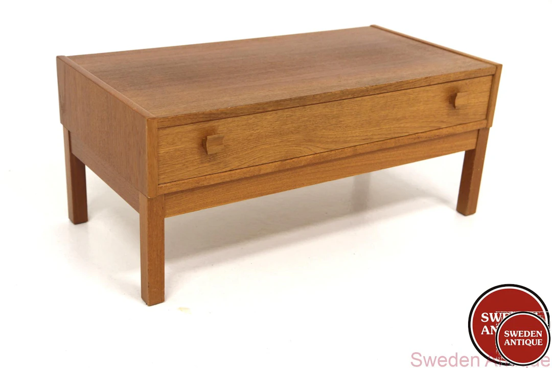 Chest of drawers Year: 1960s Origin: Swe. Material: Teak W: 85cm D: