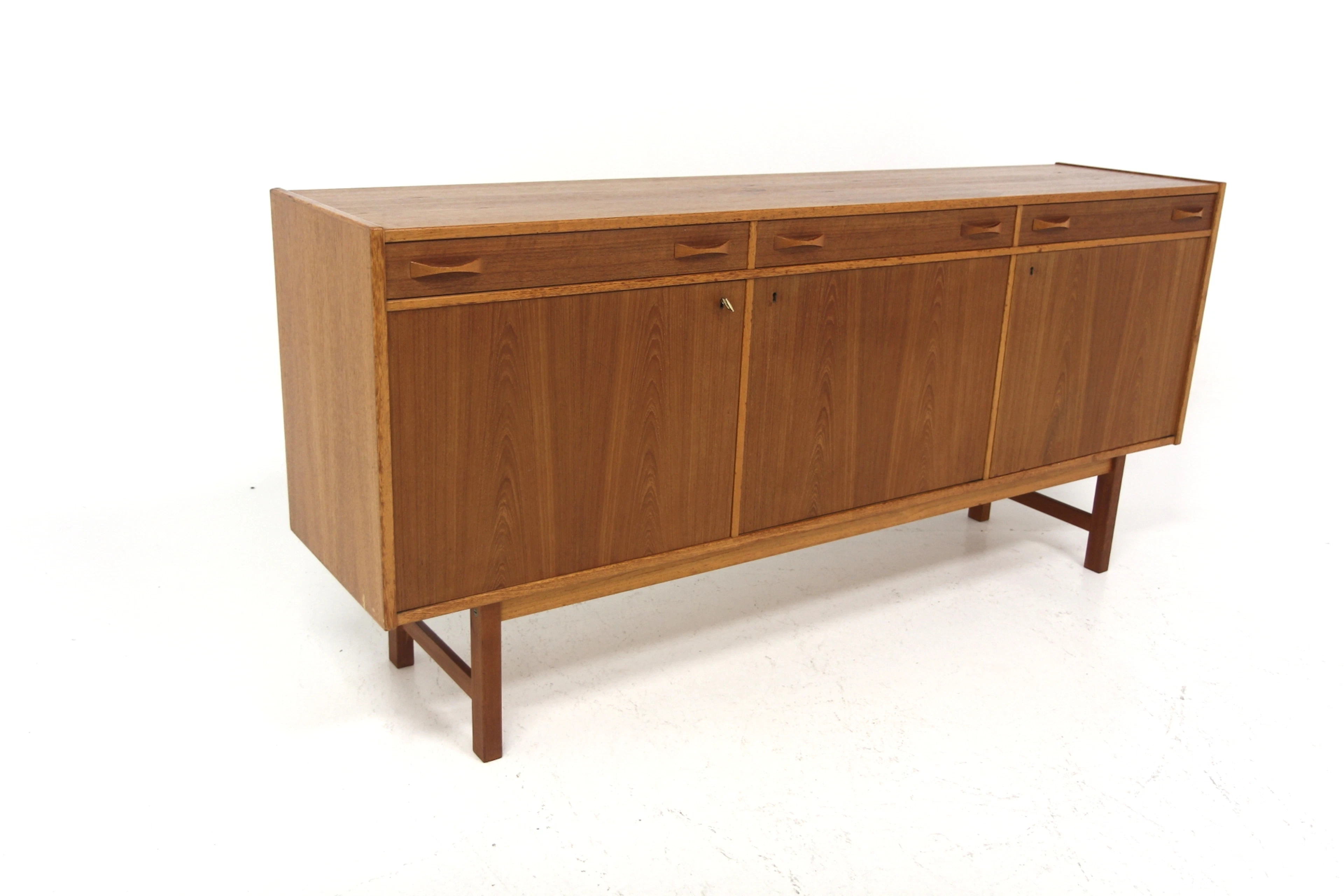 Sideboard Ulferts Möbelfabrik, Tibro Year: 1960s Origin: Swe. Material: